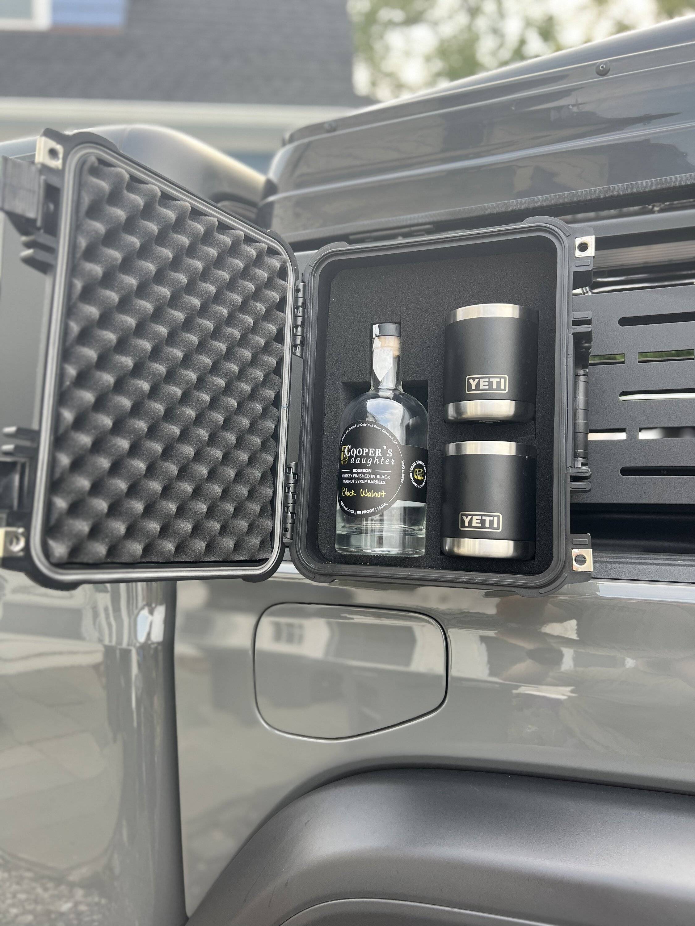 Jeep Gladiator Attaching a case to a bed rack DE77AED2-C947-4141-B3E2-EA8542F8D82F