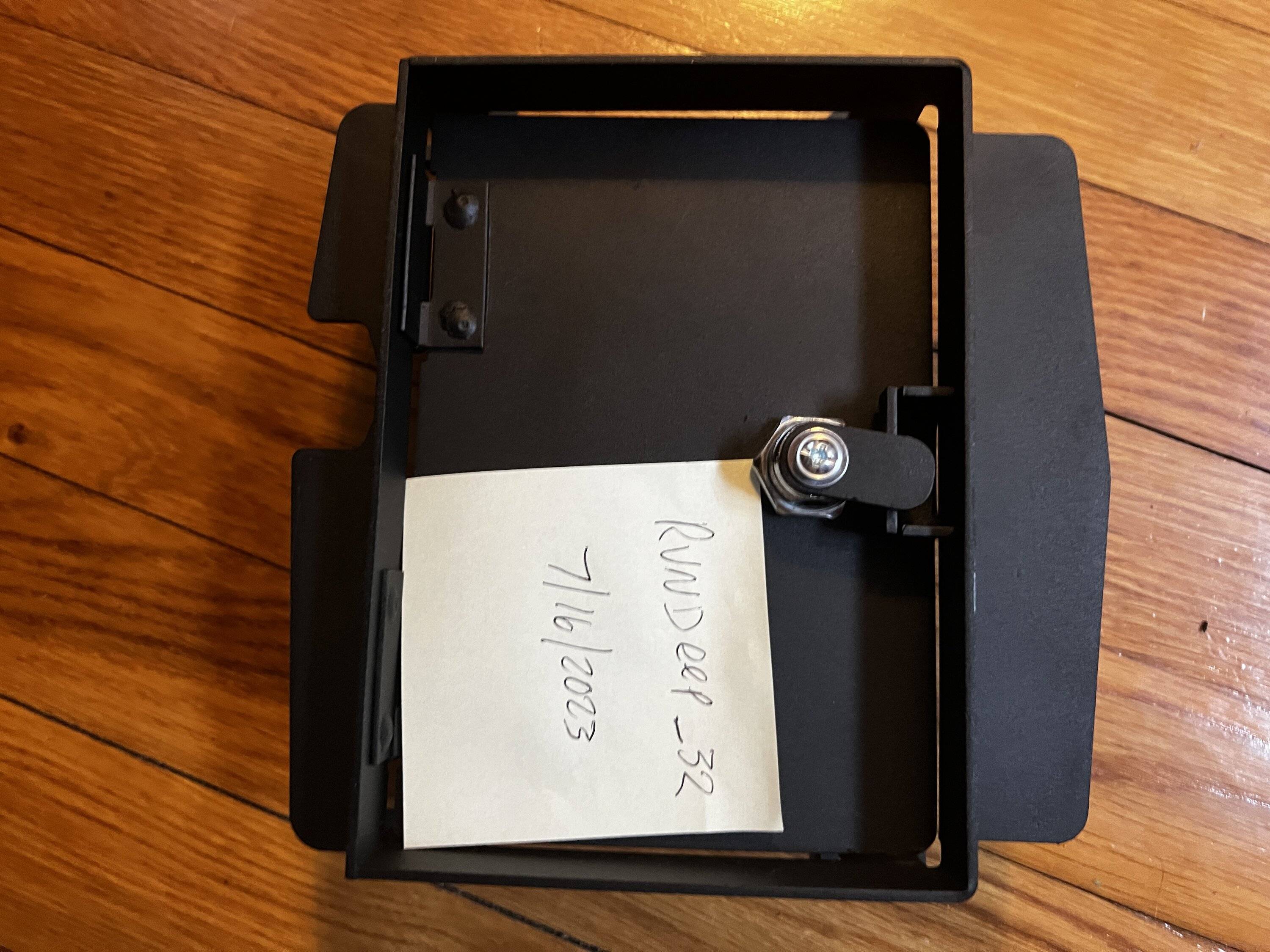 Jeep Gladiator FS:  Lockable Center Console Divider for sale IMG_5249.JPG