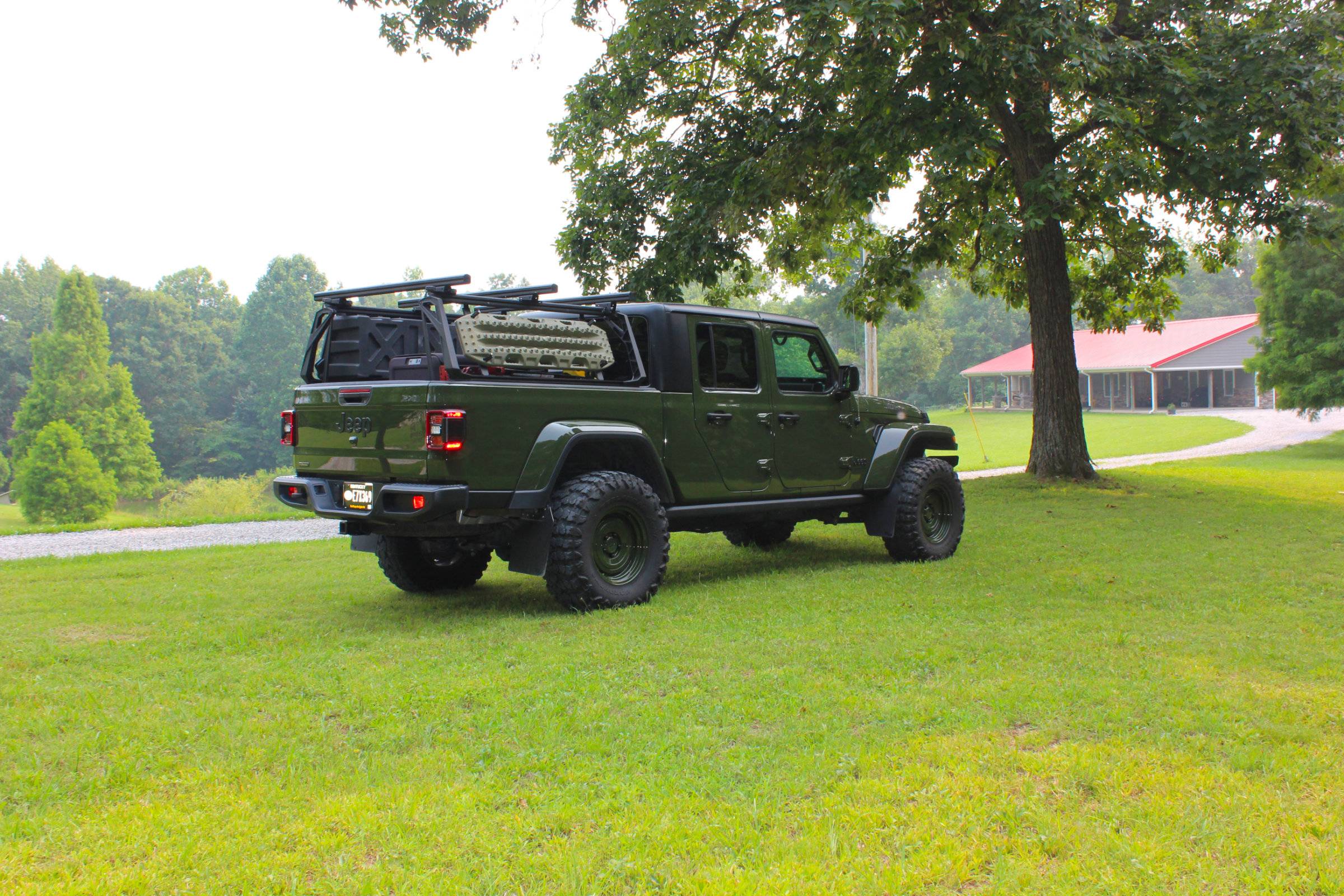 Jeep Gladiator 2021 Willys EcoDiesel - Loaded, OCD cared for w/ gobs of quality additions. right_rear