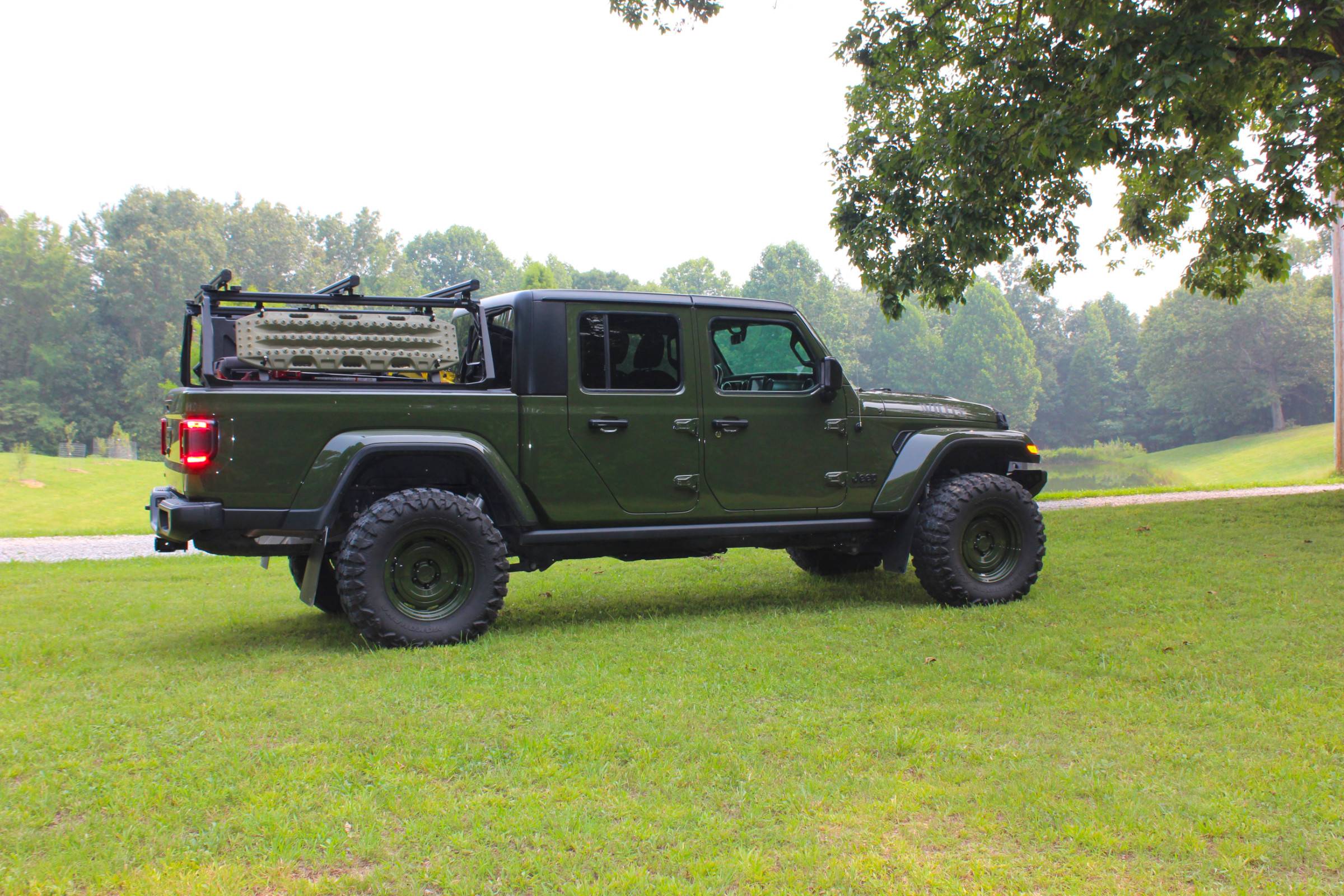 Jeep Gladiator 2021 Willys EcoDiesel - Loaded, OCD cared for w/ gobs of quality additions. right