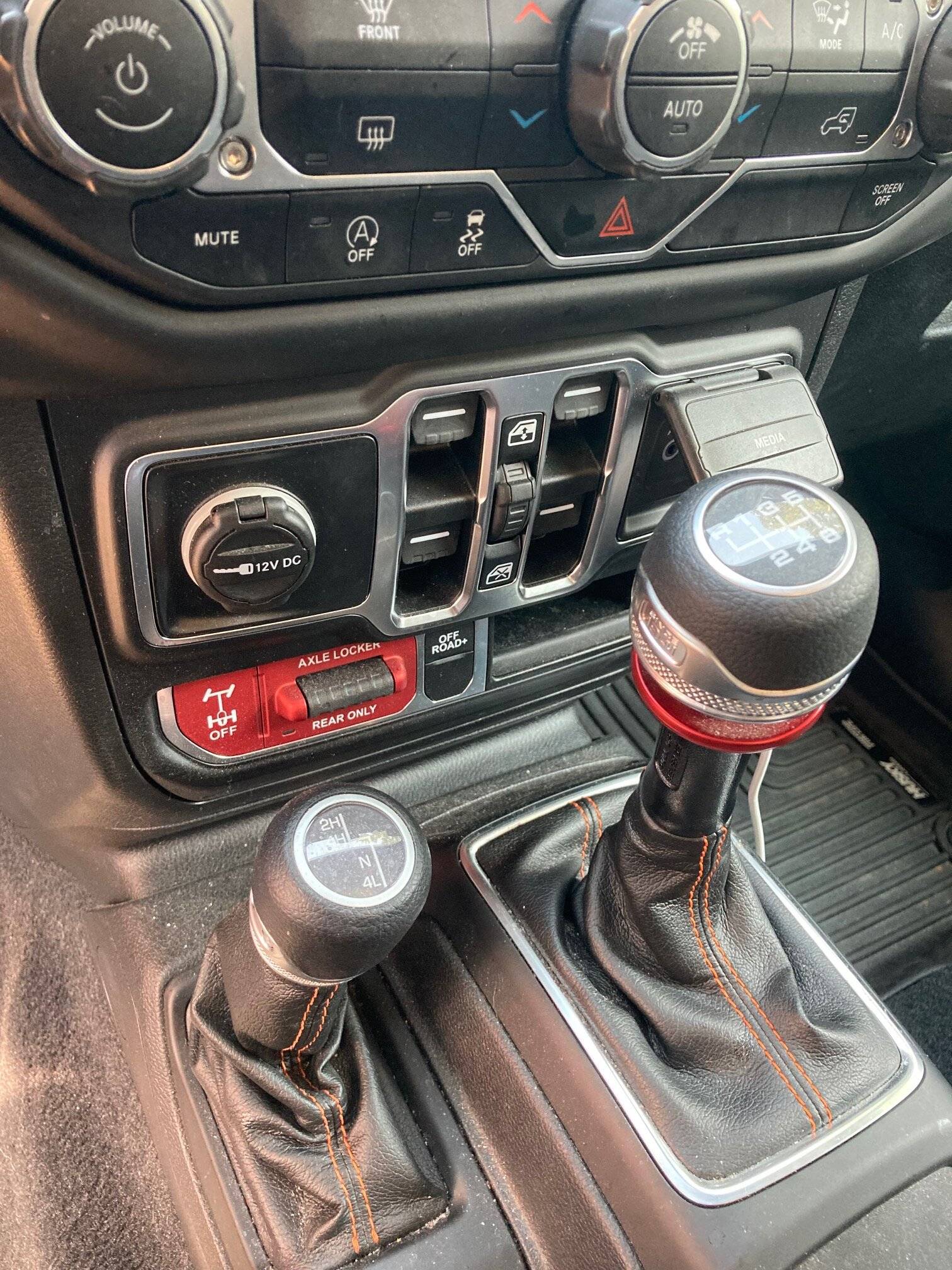 Jeep Gladiator Eaton E-Locker switch location IMG_4612