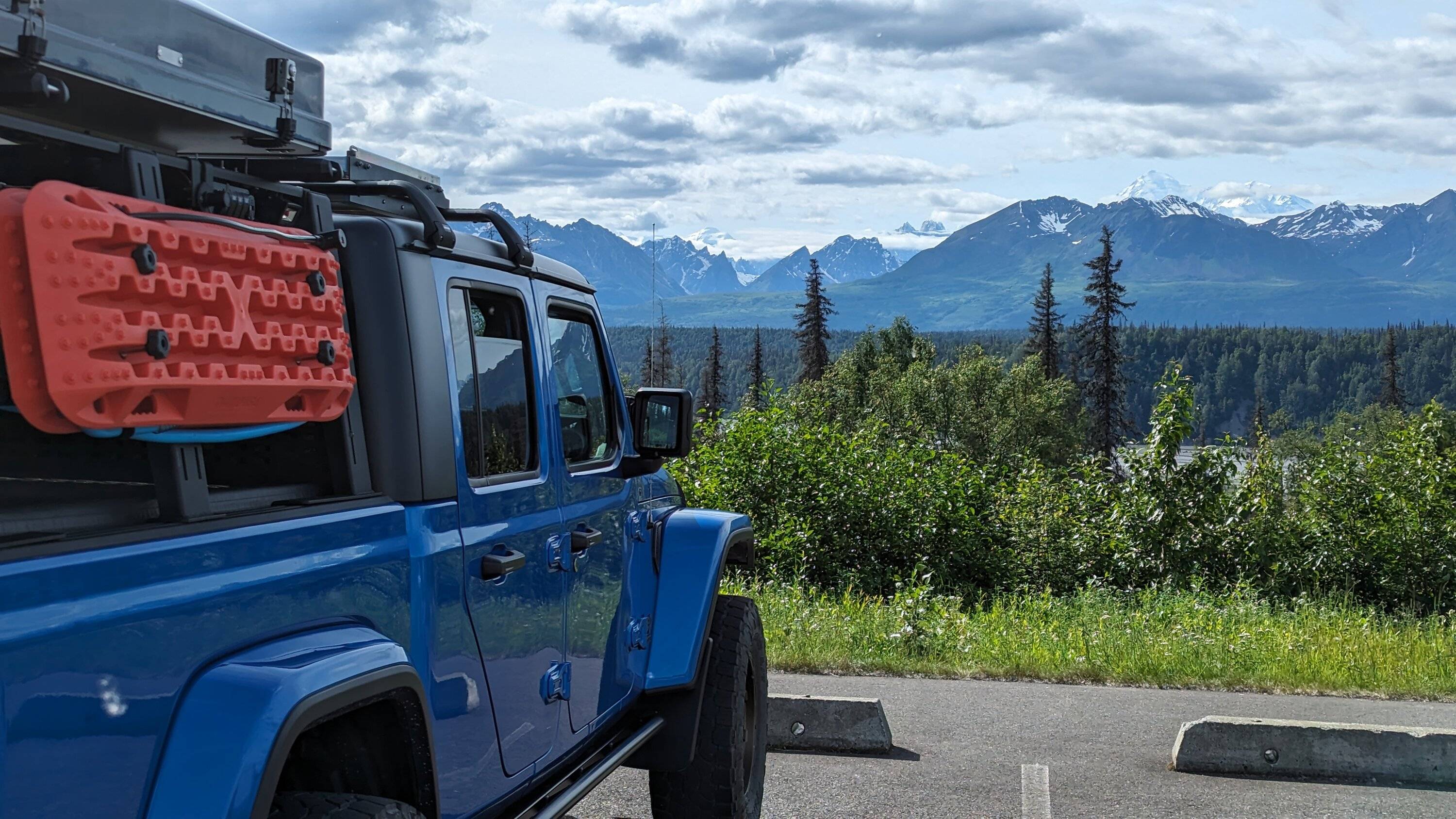 Jeep Gladiator Alaska Daily Drivers: Hydro Blue 80A and Bright White JTR PXL_20230714_005446501