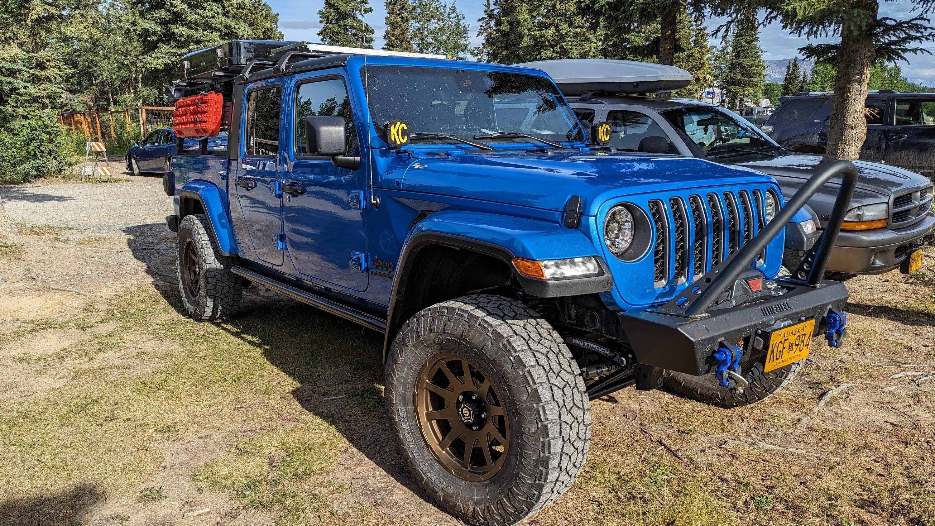 Jeep Gladiator Alaska Daily Drivers: Hydro Blue 80A and Bright White JTR PXL_20230714_022124750