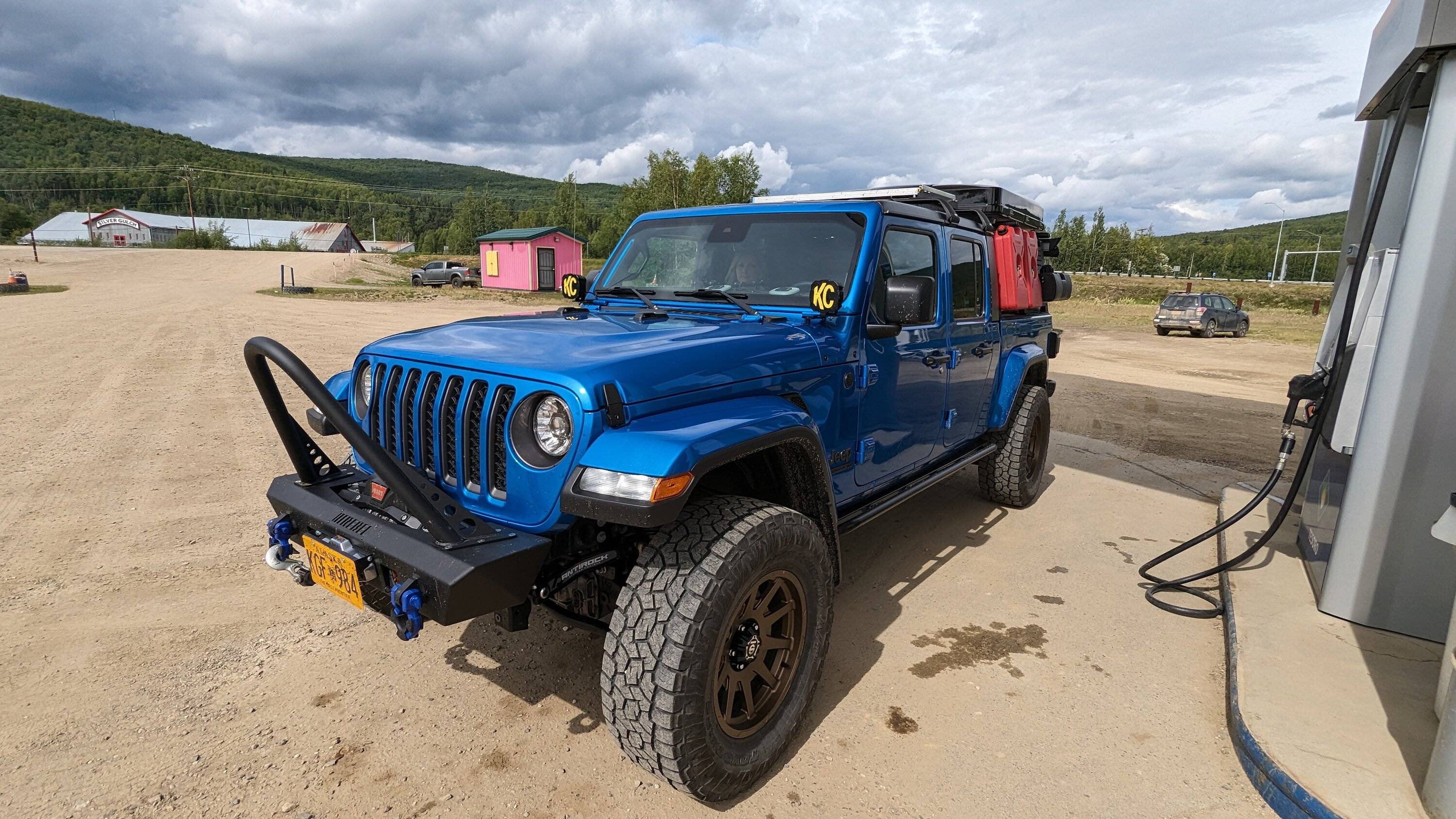 Jeep Gladiator Alaska Daily Drivers: Hydro Blue 80A and Bright White JTR PXL_20230714_214154948