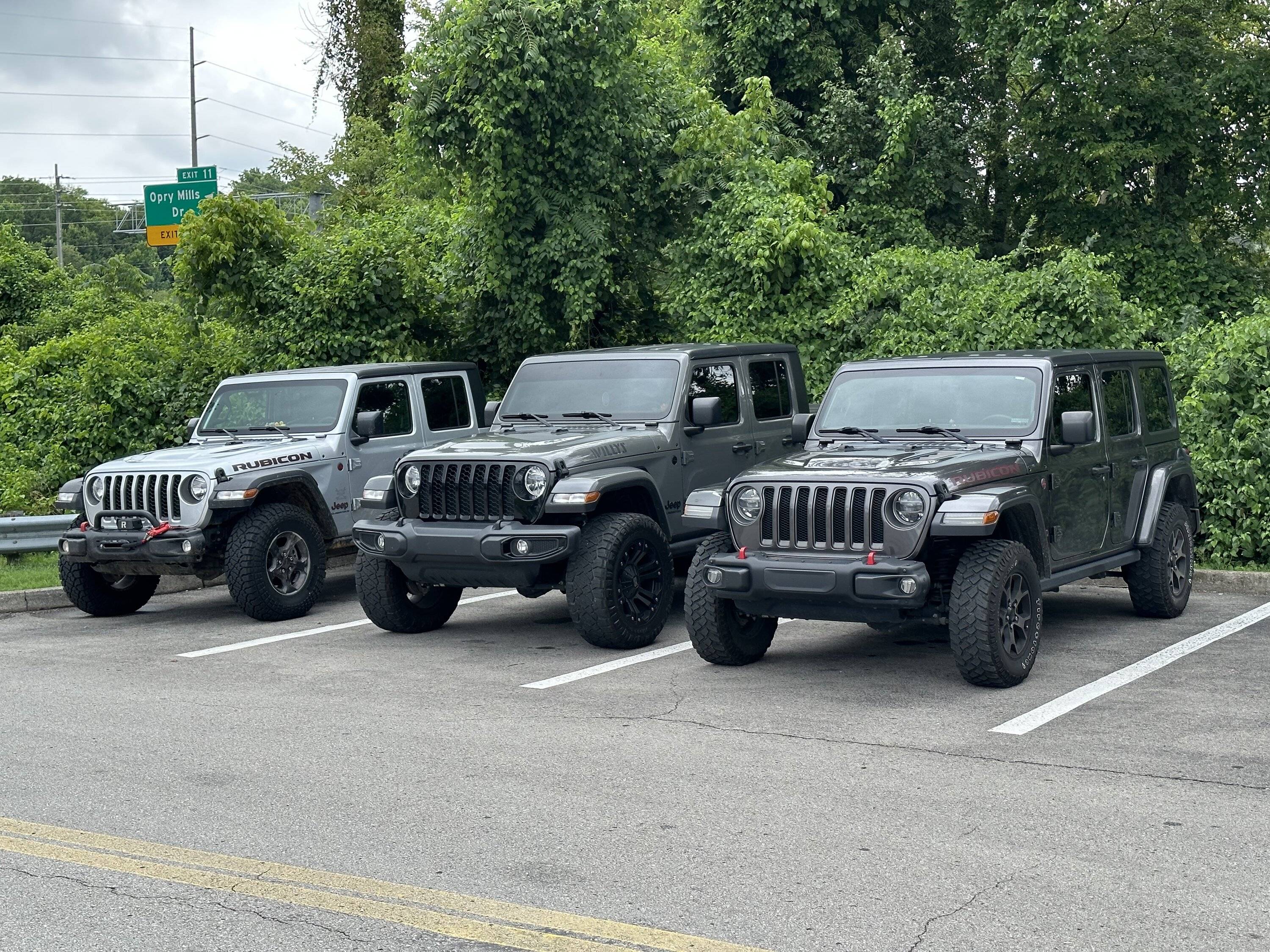 Jeep Gladiator Jeeps Parking Next To Jeeps IMG_1058