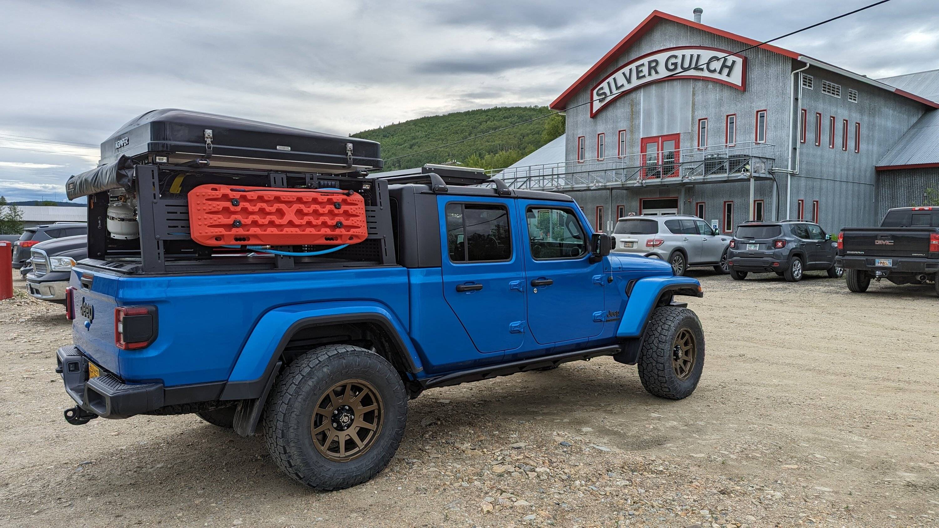 Jeep Gladiator Alaska Daily Drivers: Hydro Blue 80A and Bright White JTR PXL_20230717_032630900