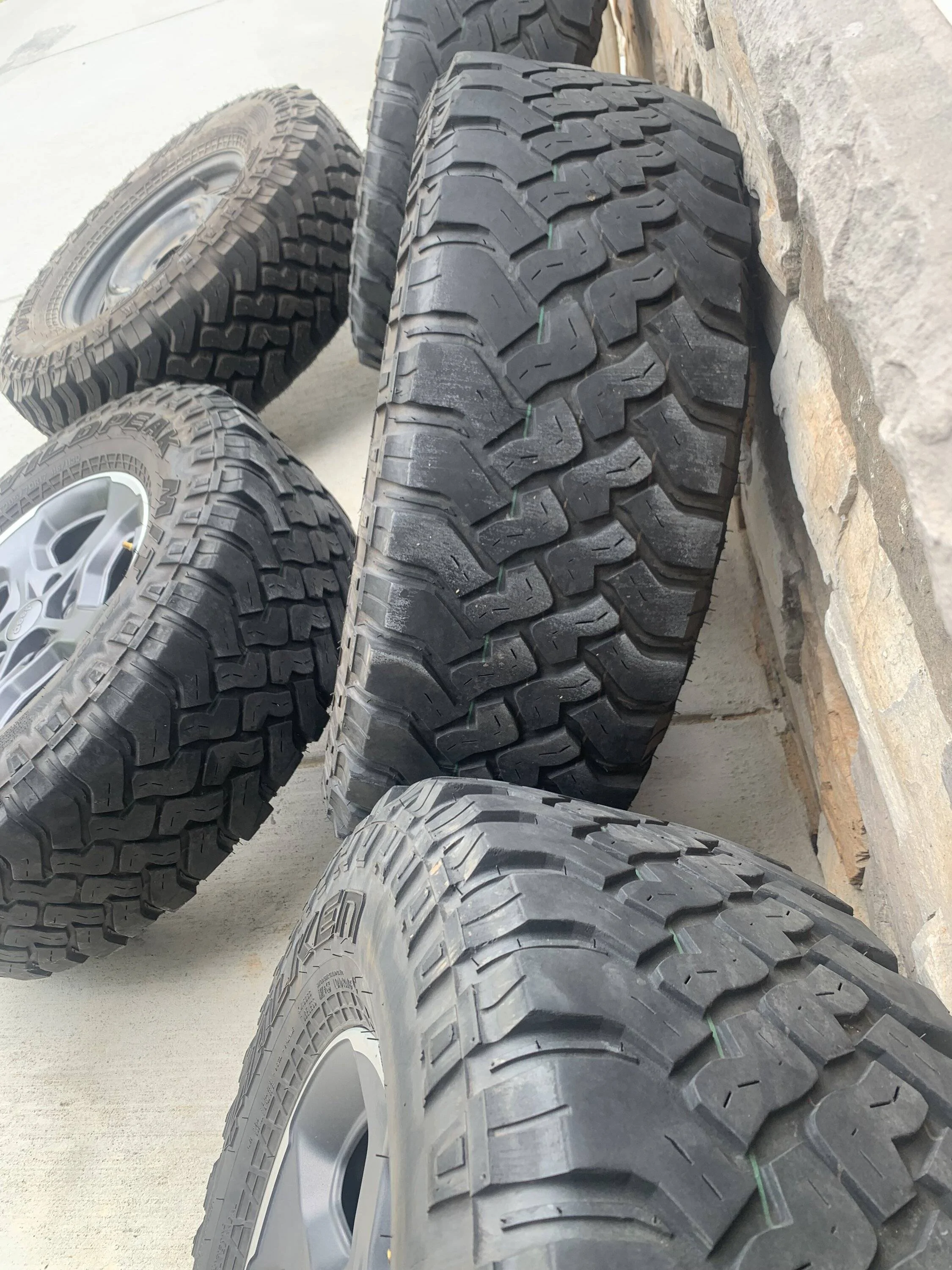 Jeep Gladiator Selling 2020 Gladiator Rubicon Falken Wildpeak M/T Takeoffs LT285/70R17 116/113Q Pic 2