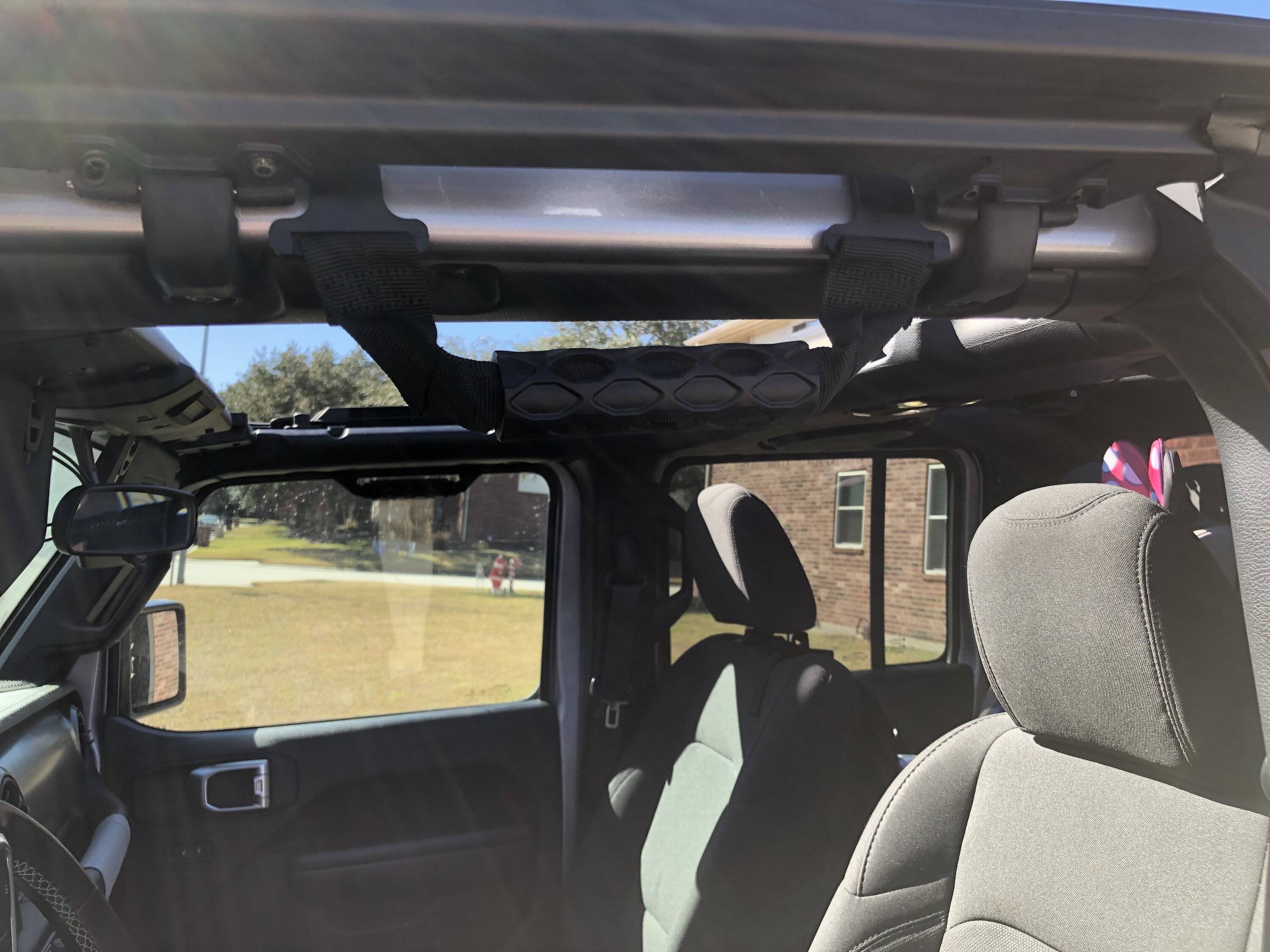 Jeep Gladiator Are you able to order heated seats with cloth? 08EB13AF-0D35-445B-9597-7E7BB5452A0C