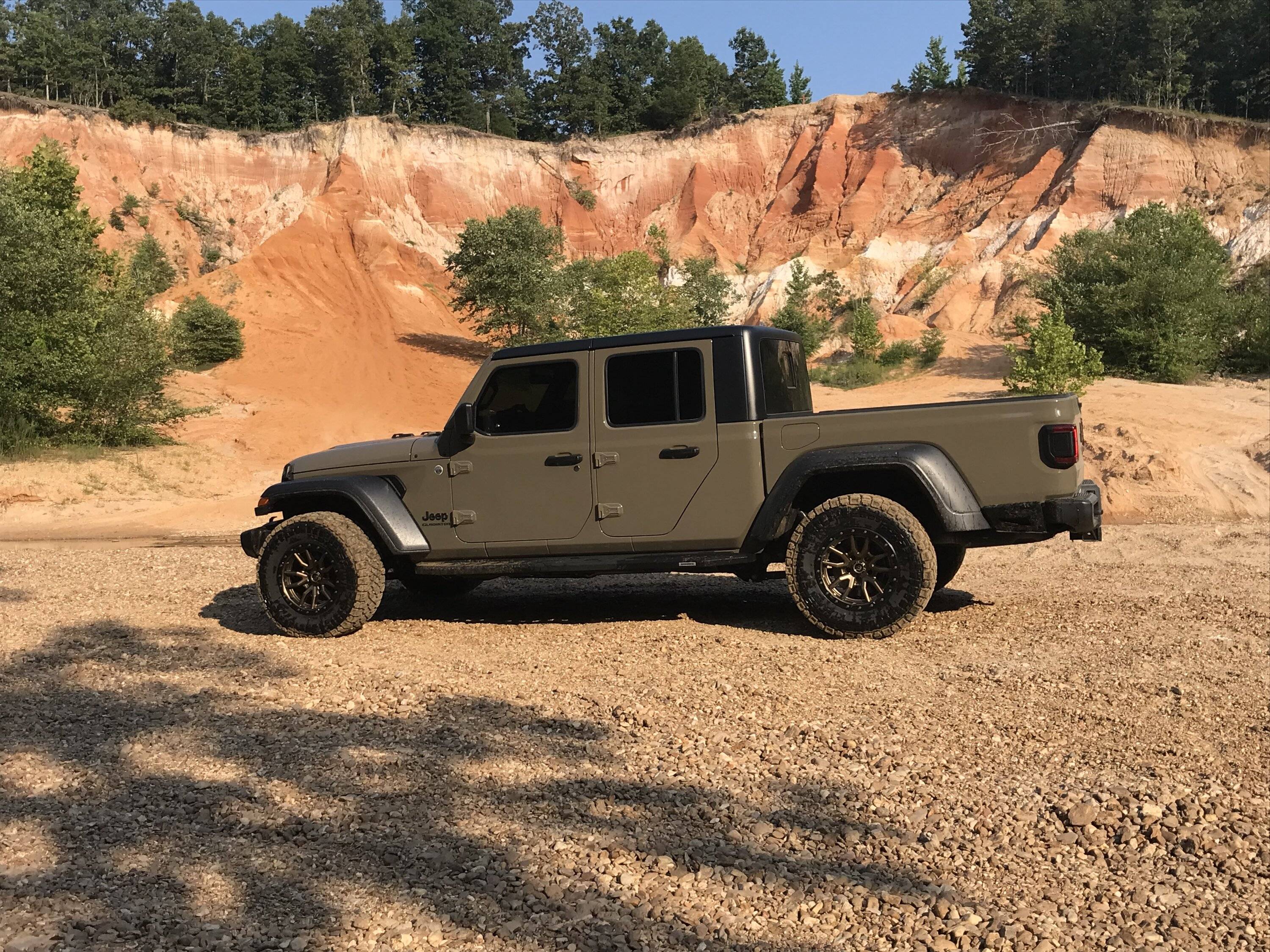 Jeep Gladiator Show me your bronze wheels IMG_2603