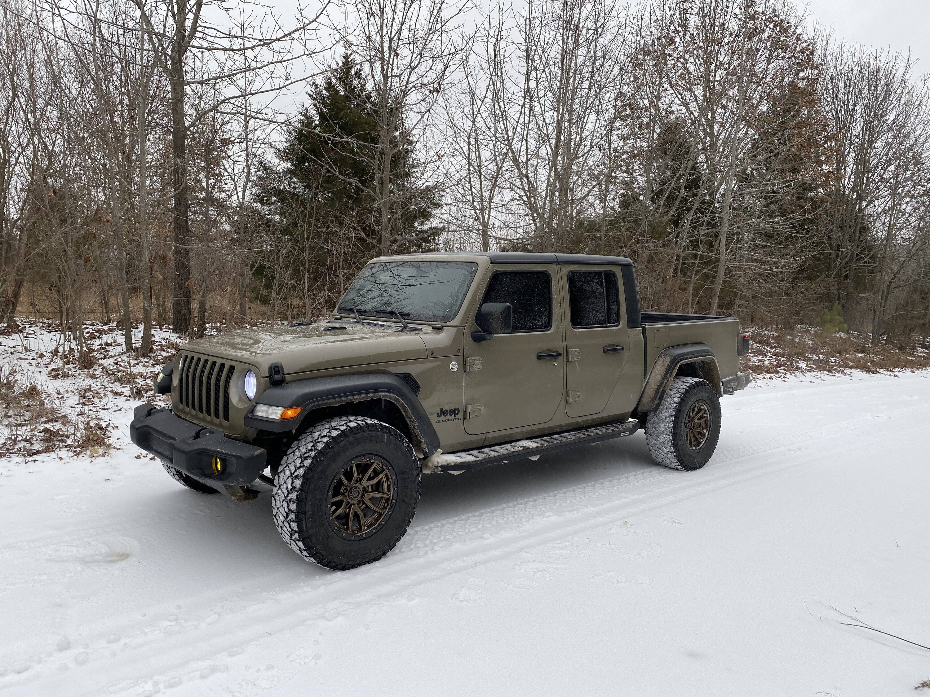 Jeep Gladiator Show me your bronze wheels IMG_3556