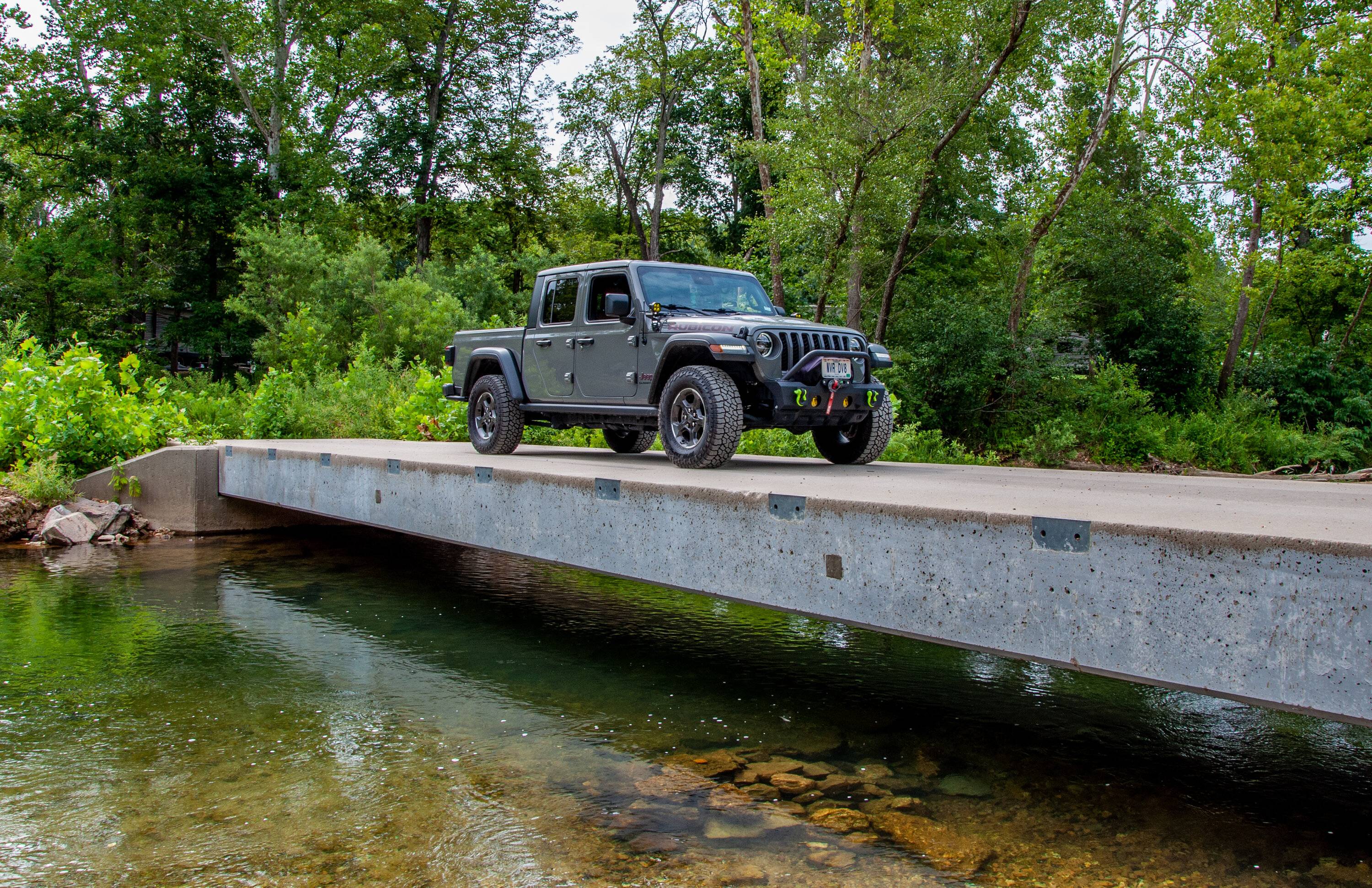 Jeep Gladiator Gladiators in STL? _DSC1464 JT on bridge