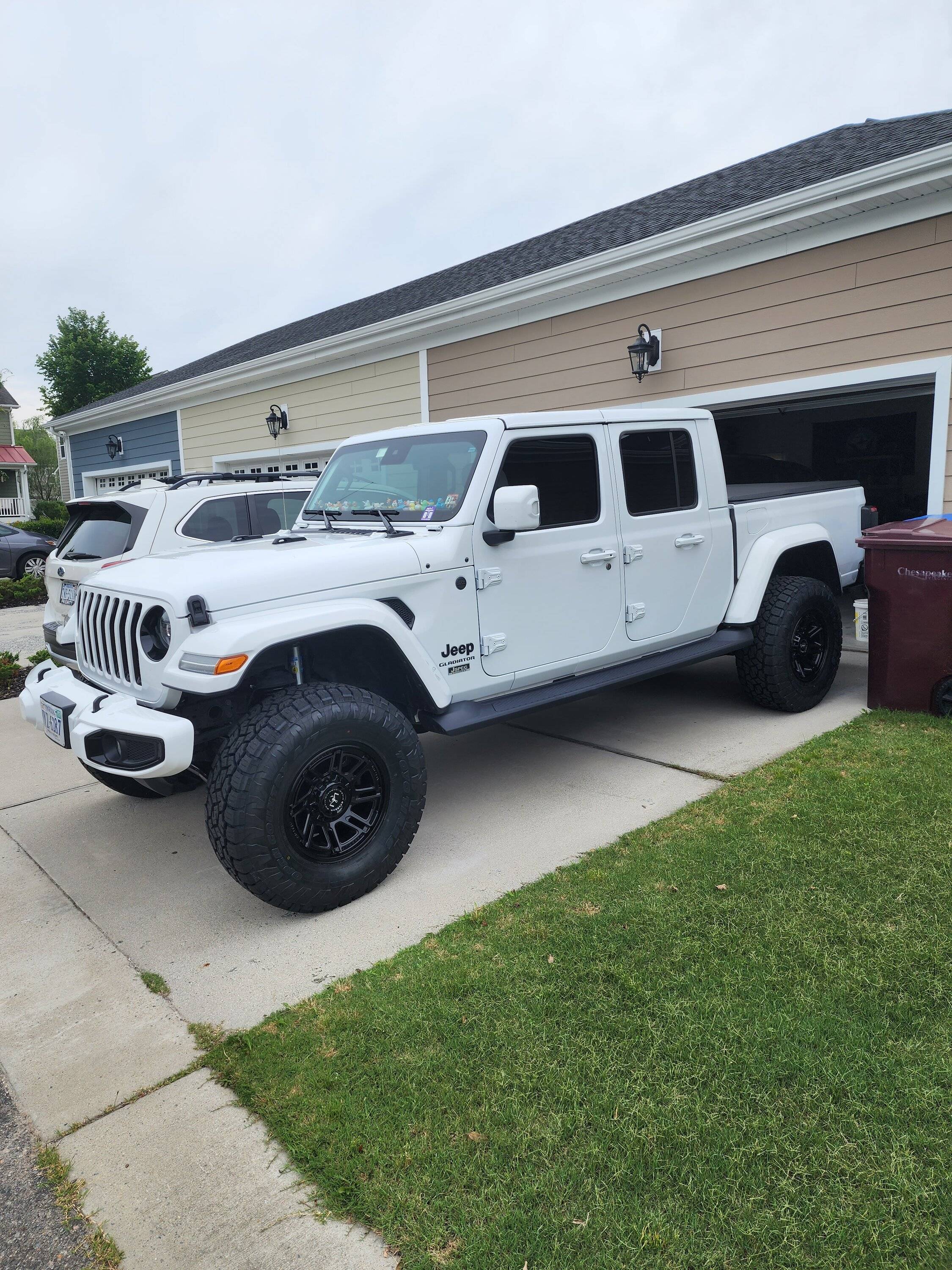 Jeep Gladiator Gladiator with 33's and a 3" lift 20230626_154611