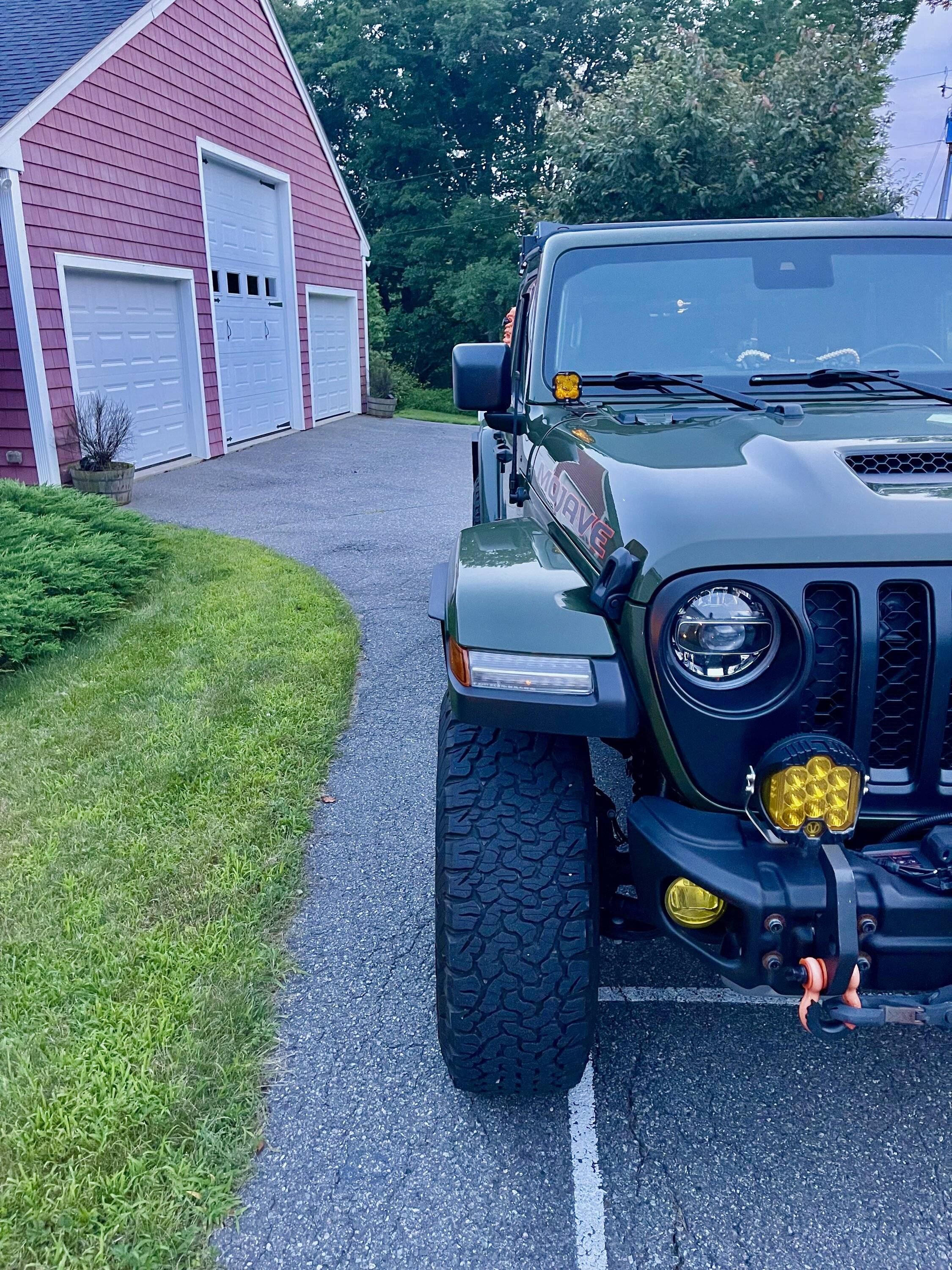 Jeep Gladiator That “tuck” though! - 37" BFG KO2 C with +25 mm Method Wheels - No Lift IMG_1444