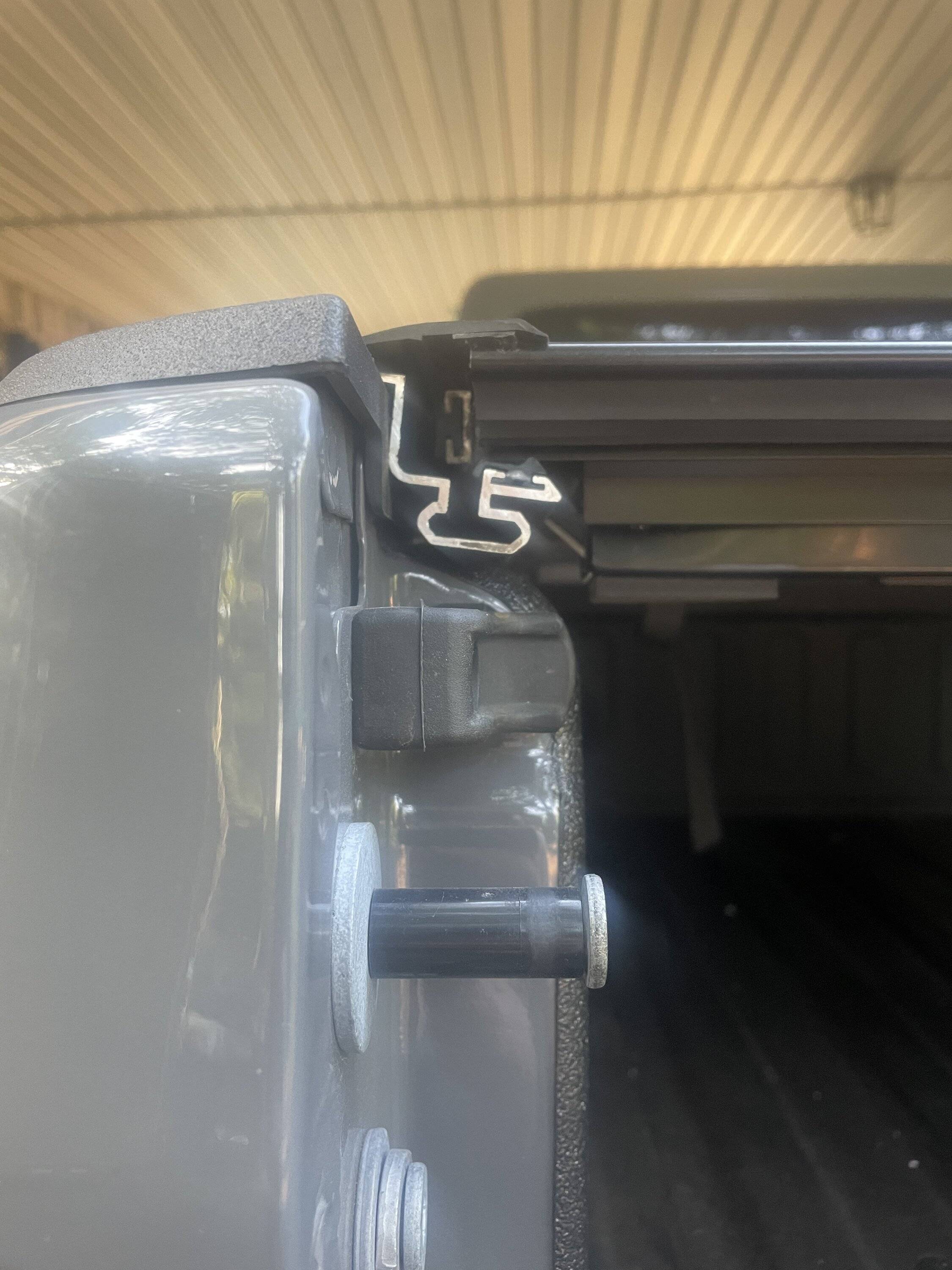 Jeep Gladiator Mopar Tri-fold latching issues 02BC9E31-52B7-4499-8B98-404BA56D016E
