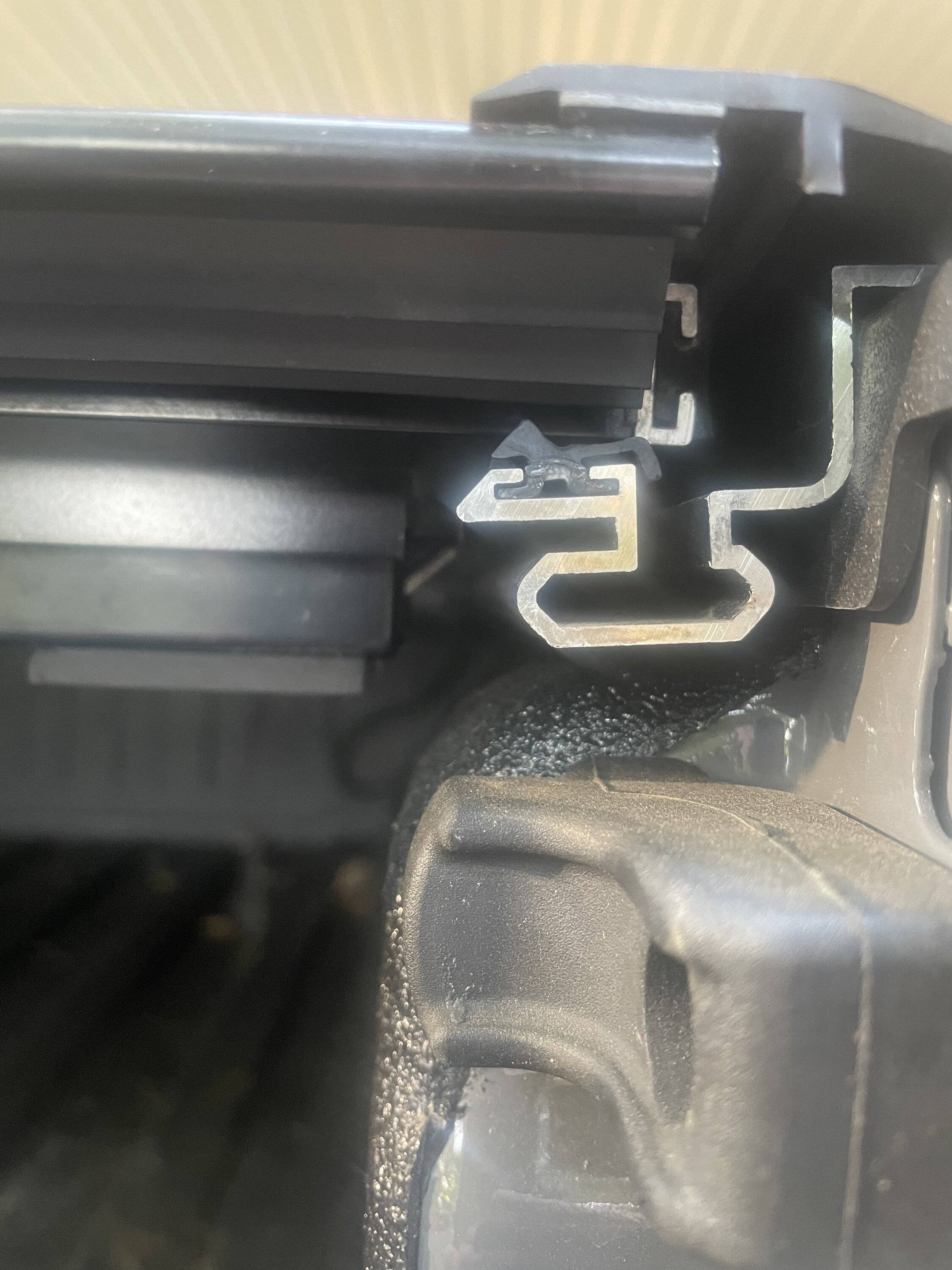 Jeep Gladiator Mopar Tri-fold latching issues F242FD68-D46E-40BB-B471-E99C543D11C3
