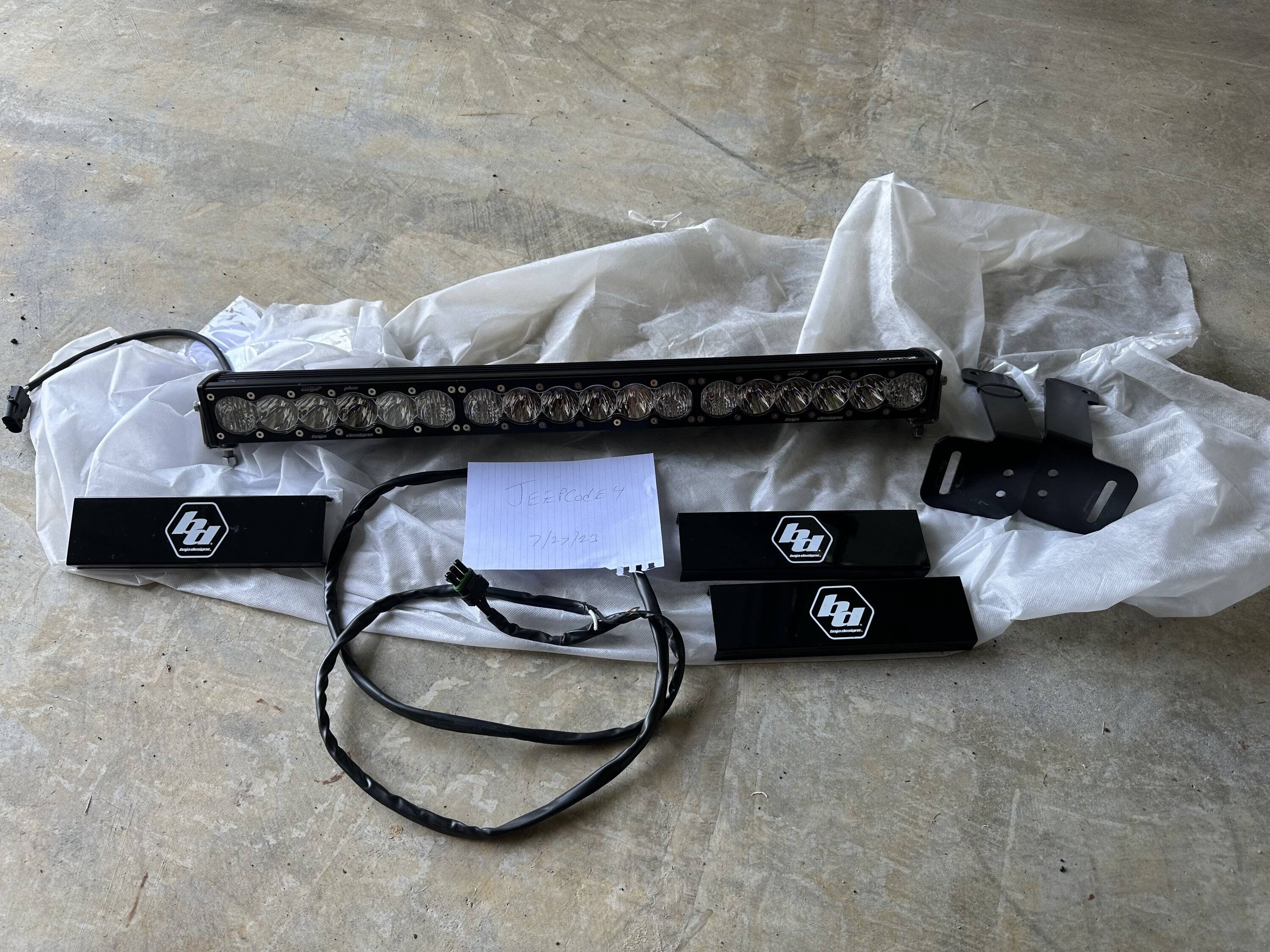 Jeep Gladiator FS: Lightly Used Baja Designs ONX6 30" Light bar + Bumper Mount IMG_1439