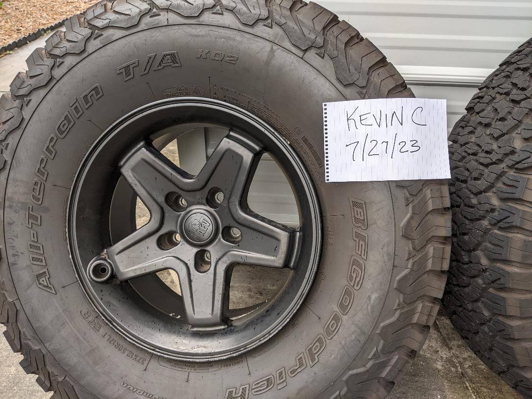 Jeep Gladiator 37x12.50x17 BFG All Terrain KO2 tire10