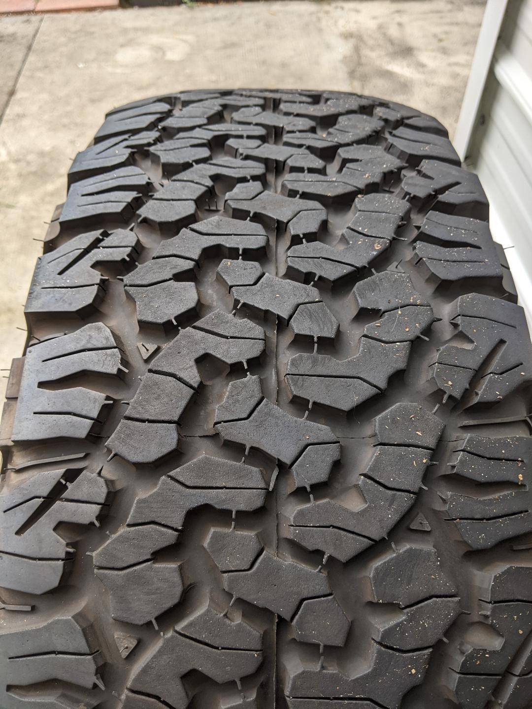 Jeep Gladiator 37x12.50x17 BFG All Terrain KO2 tire4