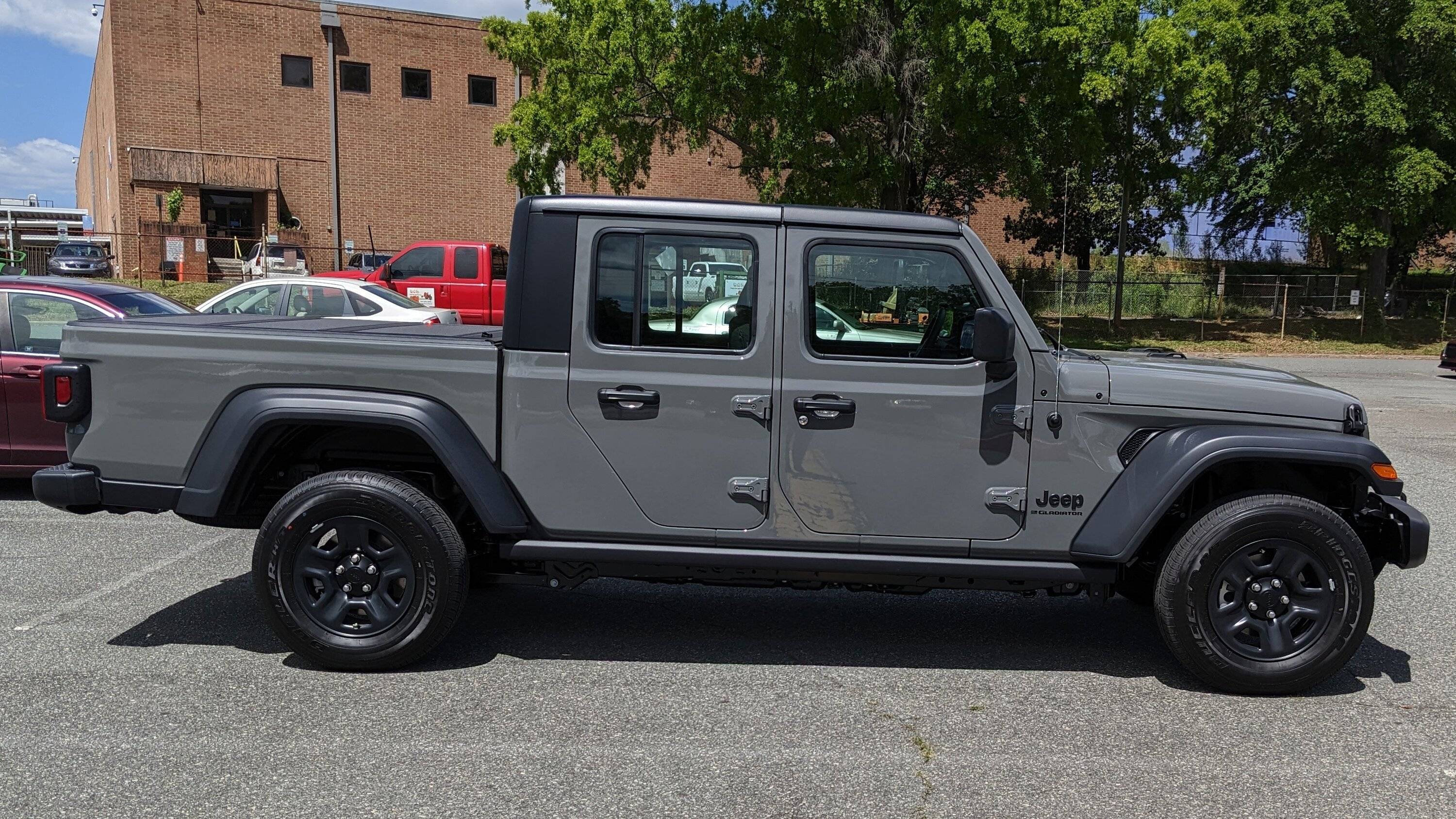 Jeep Gladiator 2023 Hard top $1750 PXL_20230503_155735742~2