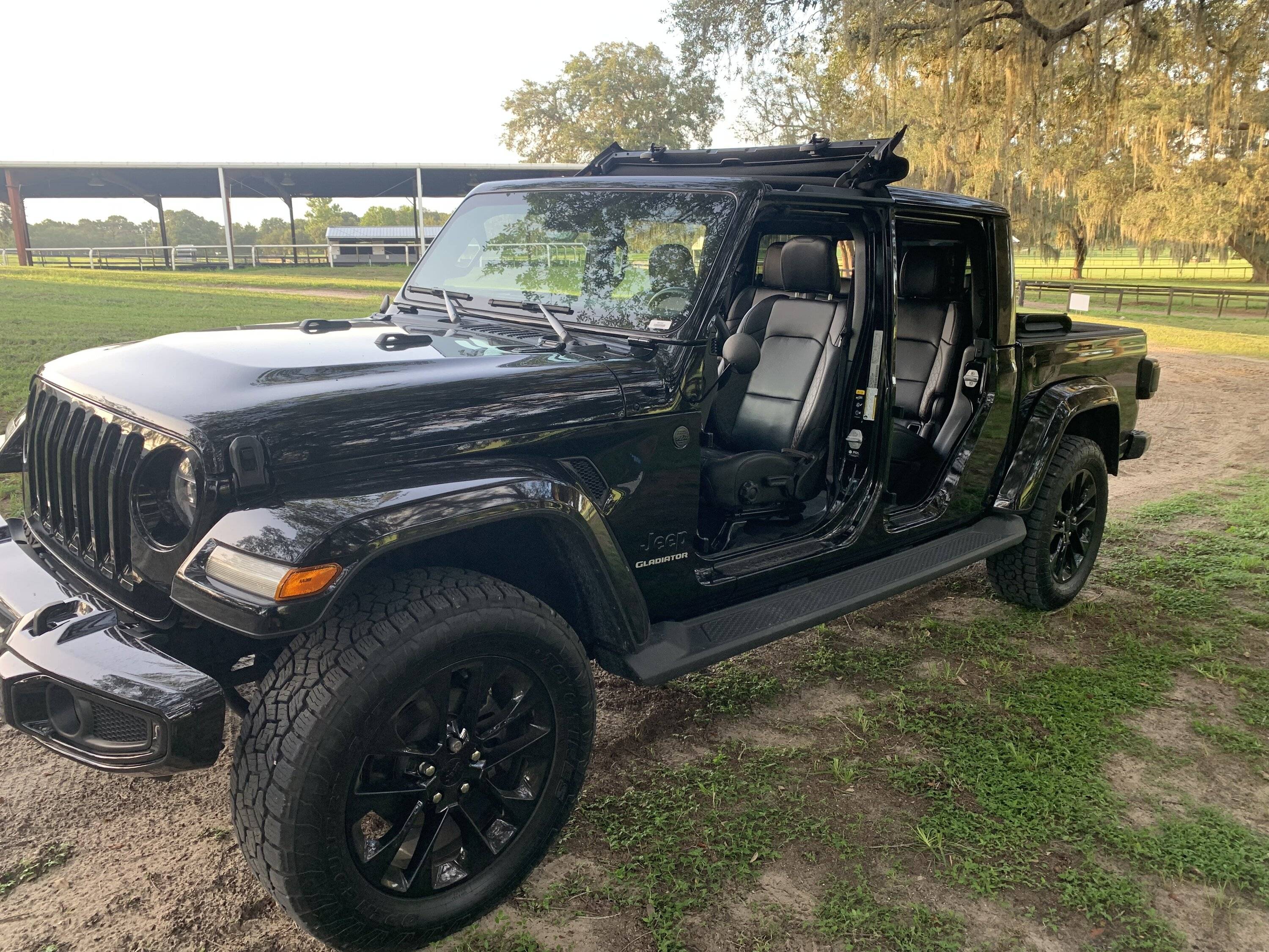 Jeep Gladiator Any tips, hints, secrets, or just a guide to getting naked? IMG_5680