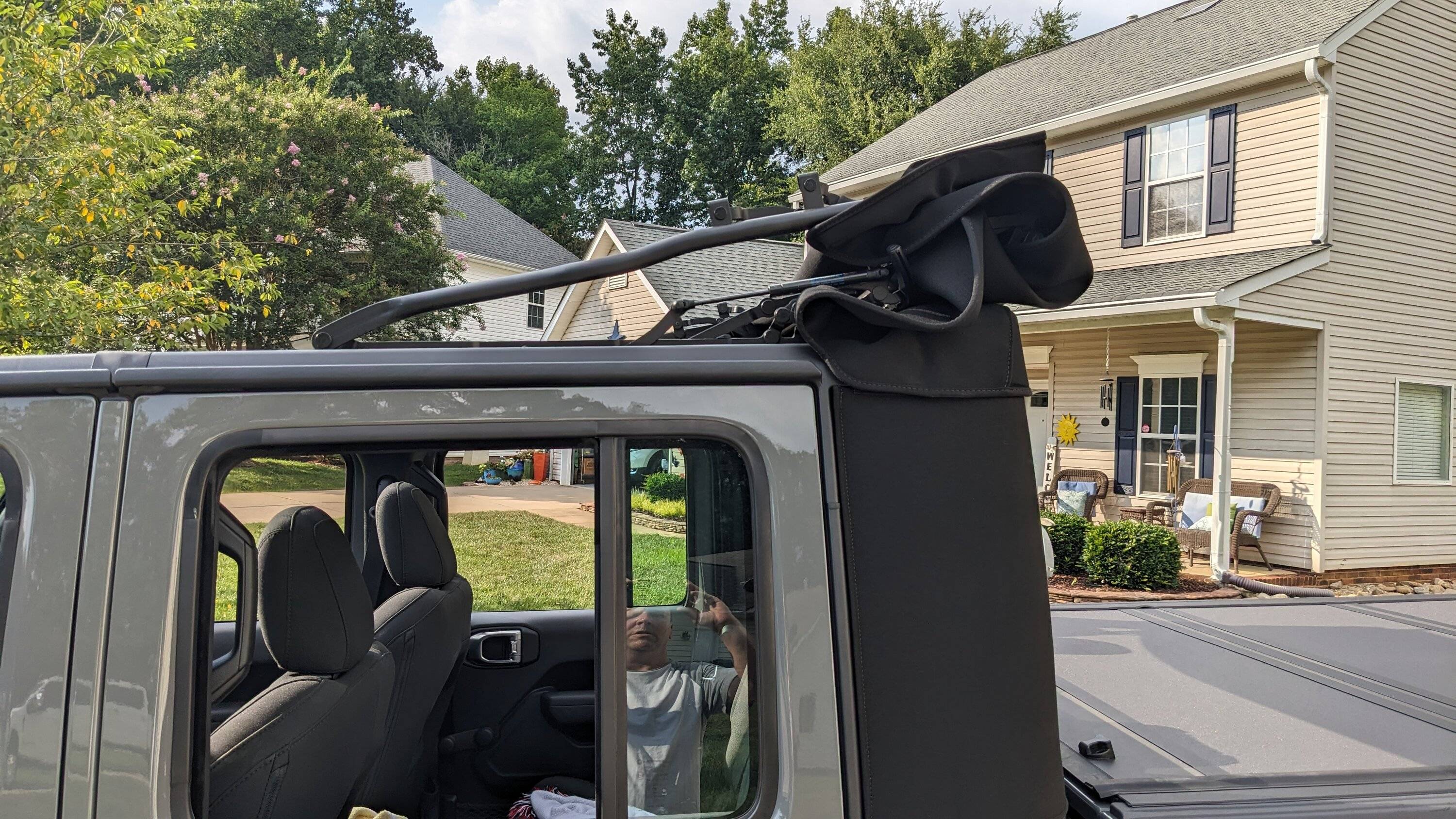 Jeep Gladiator 2023 Hard top $1750 PXL_20230728_220140725