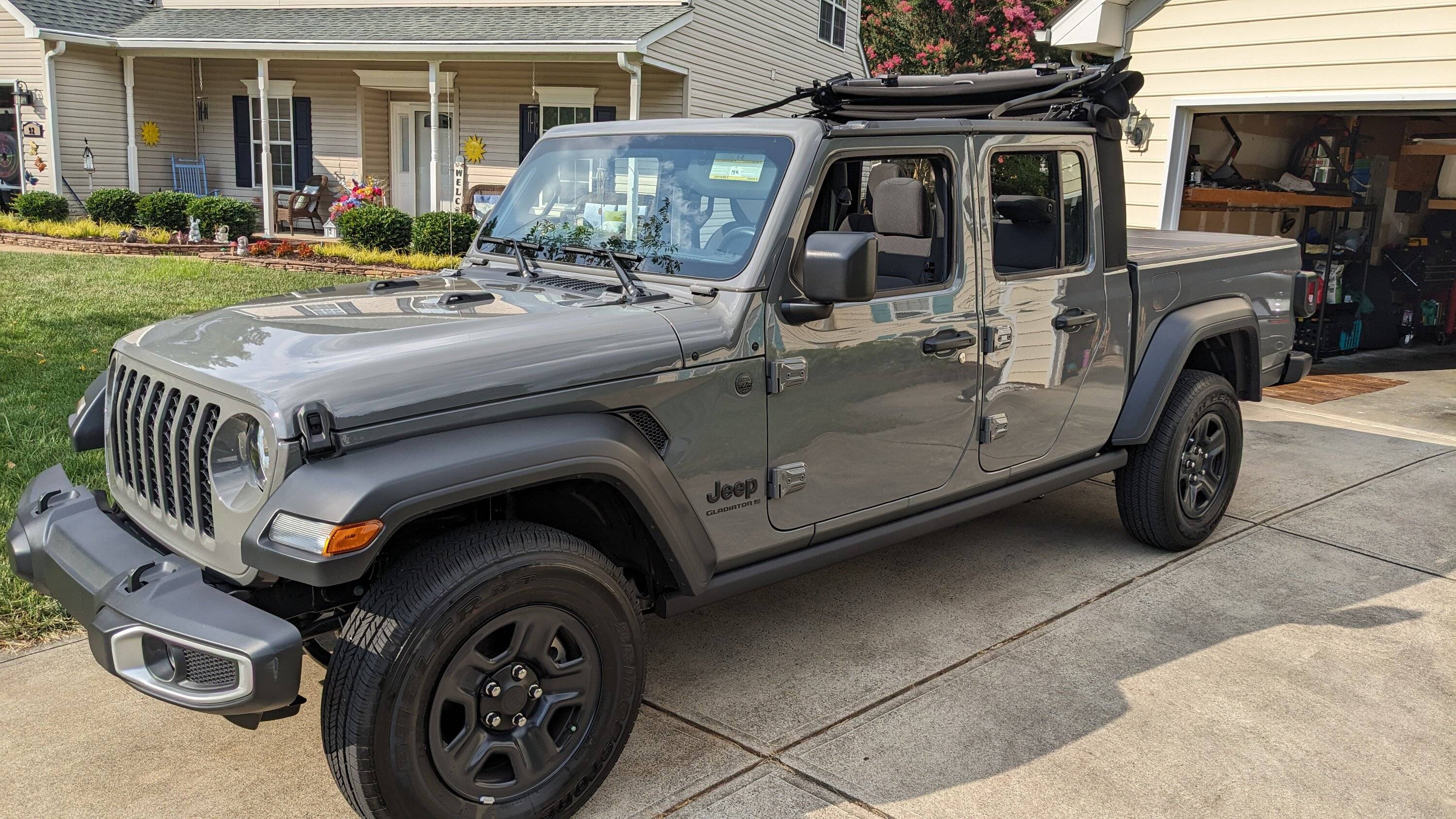 Jeep Gladiator 2023 Hard top $1750 PXL_20230728_220158477