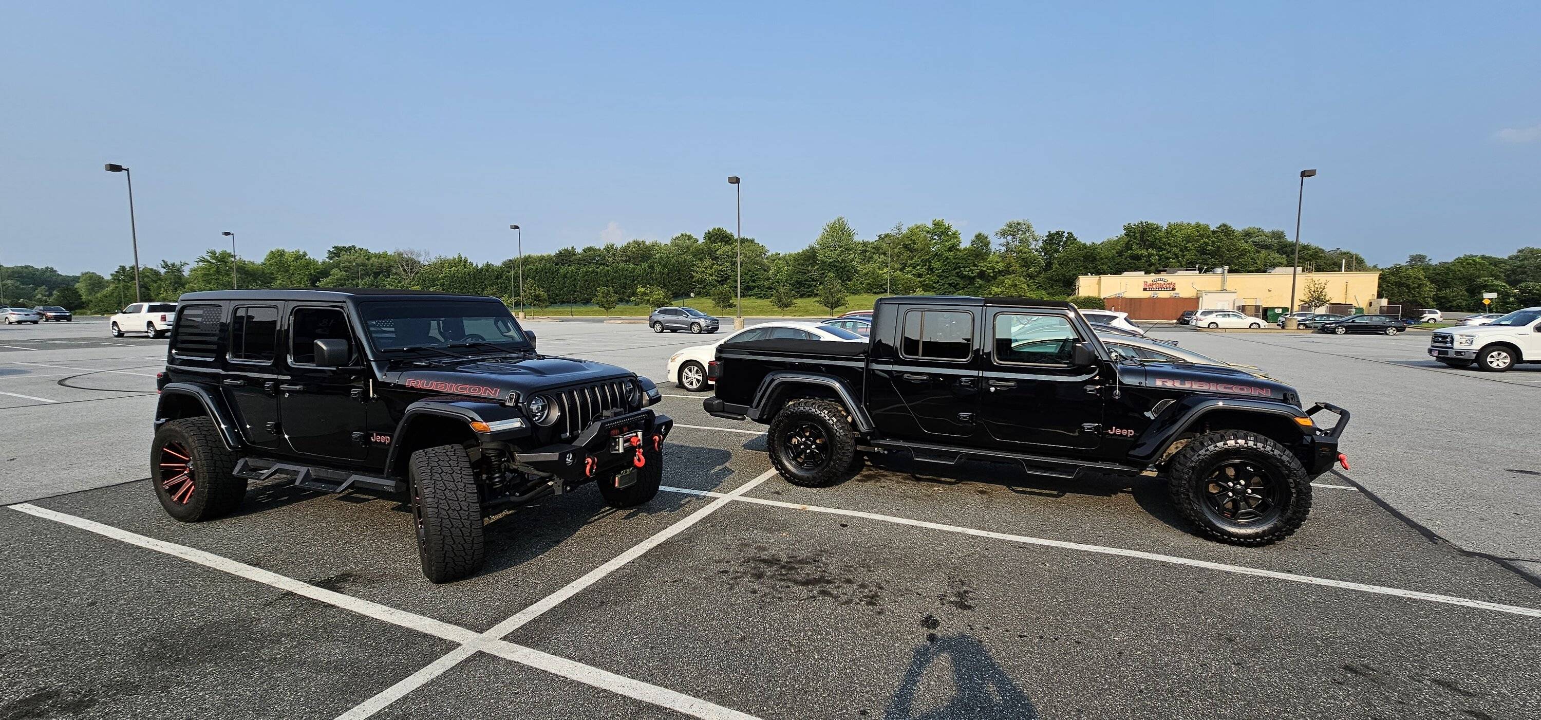 Jeep Gladiator Jeeps Parking Next To Jeeps 20230718_174757