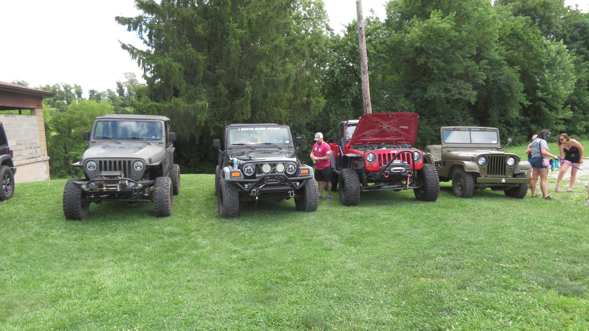 Jeep Gladiator Jeeps Parking Next To Jeeps IMG_4271[1].JPG