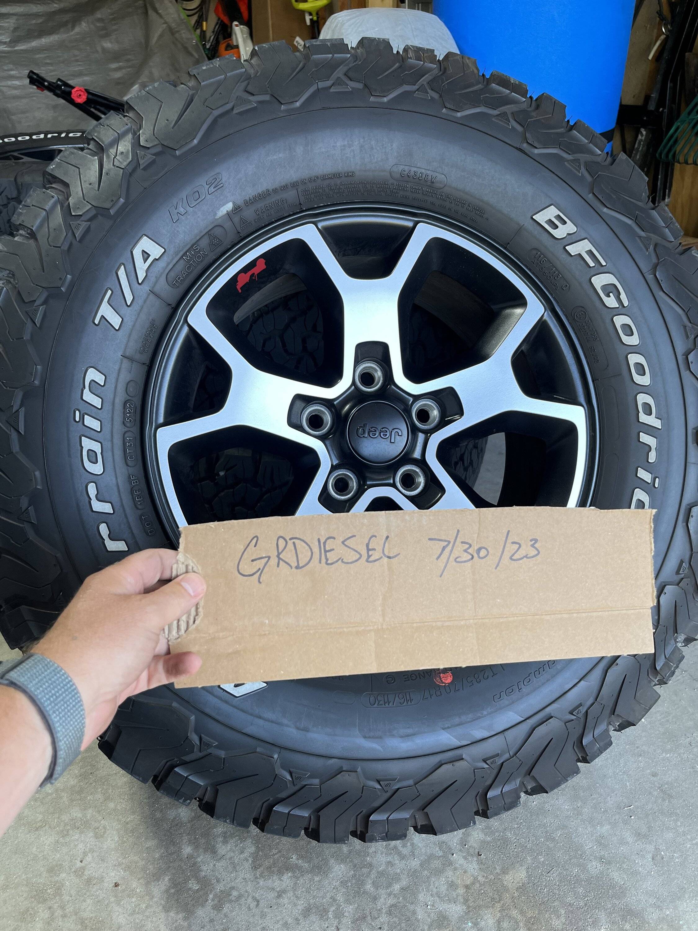 Jeep Gladiator (5)2023 Rubicon BFGoodrich KO2 wheels and tires with TPMS IMG_6939