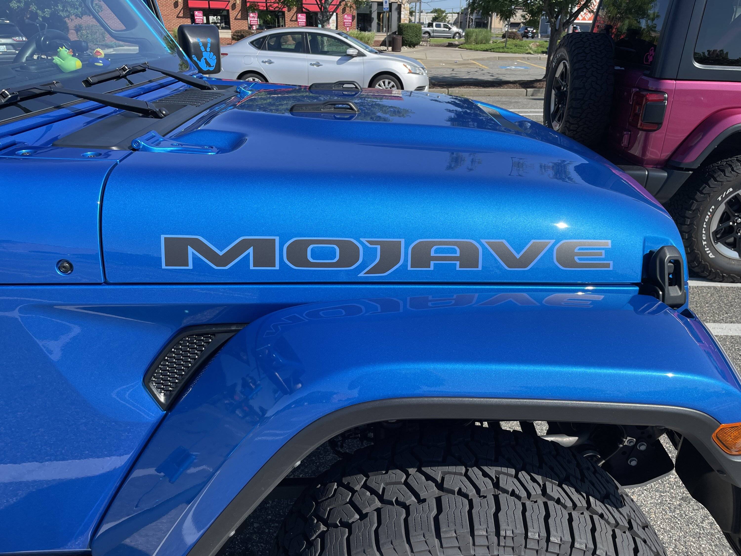 Jeep Gladiator Mojave 4xe look 71250259868__B57819AD-02CB-4FAA-90A2-121011EC3E1F