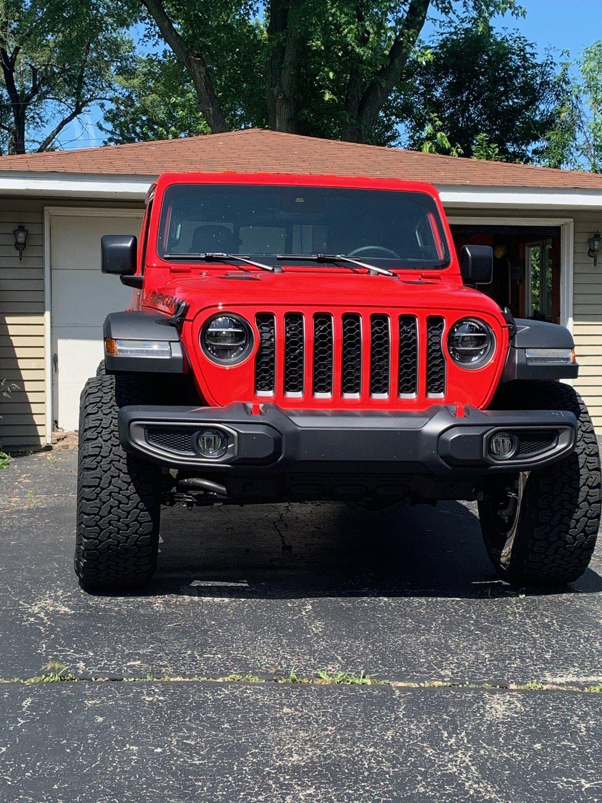 Jeep Gladiator Gladiators on Mopar 2" Lift Kit front