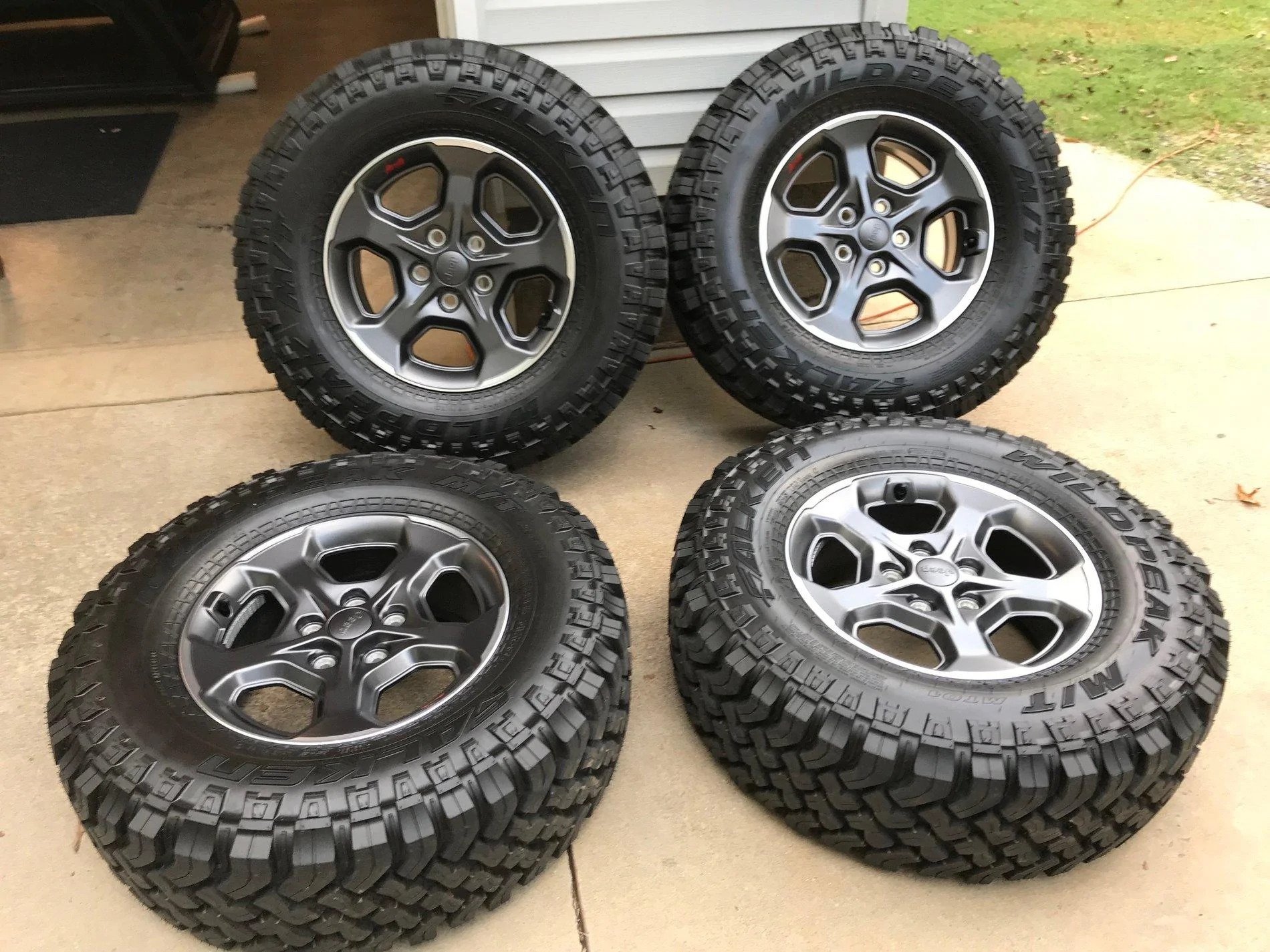 Jeep Gladiator SOLD Gladiator Rubicon Wheels and Tires With TPMS IMG_3689