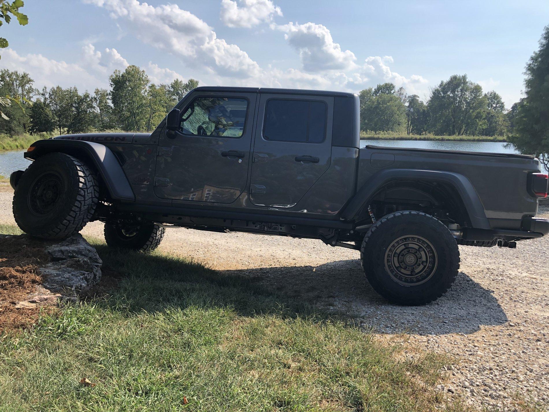 Jeep Gladiator STING GRAY Gladiator JT Club 60CF7E1E-4733-4178-B6CF-E3912A09952B