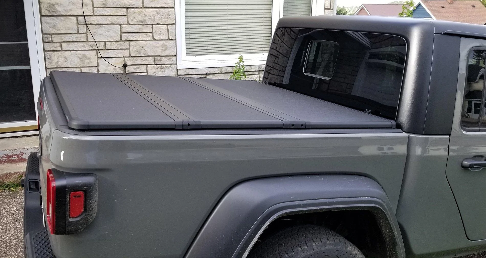 Jeep Gladiator Extang 2.0 Installed - Big improvement 20190913_165719