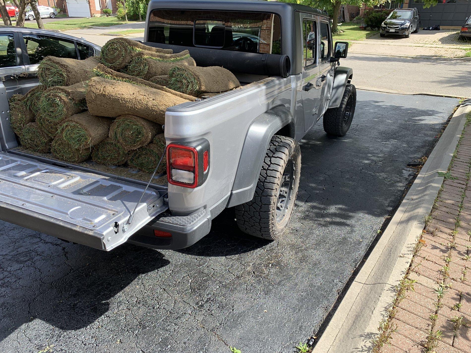 Jeep Gladiator Finally the bed hauling... B32B5058-422E-4CDA-BE9D-C7385C45A76B