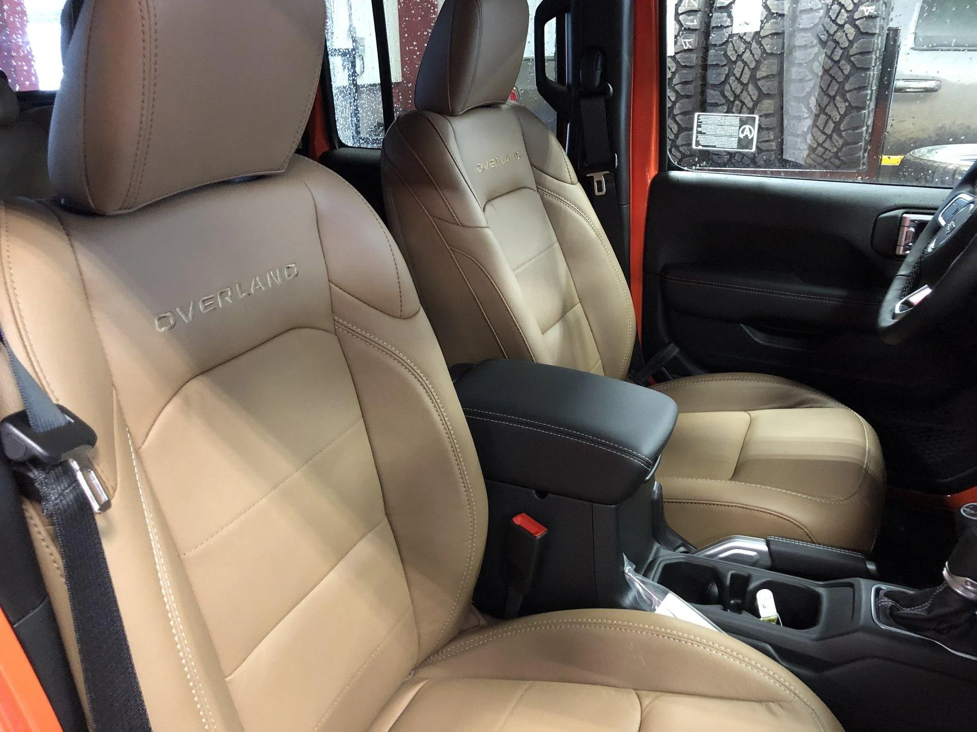 Jeep Gladiator Dark saddle interior in an overland E076F3D9-5EC6-4FEA-AA38-7A04623592D8