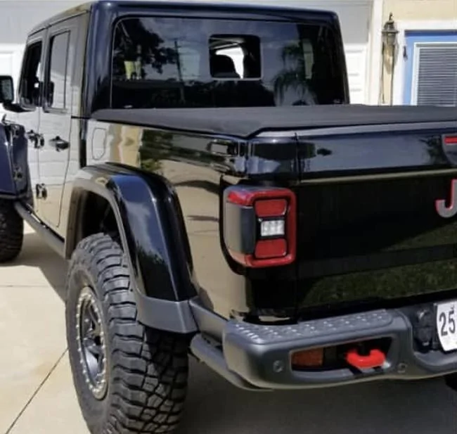 Jeep Gladiator BLACK Gladiator JT Club 54366DFB-5B63-4DEC-BBE6-B88FF773C92D