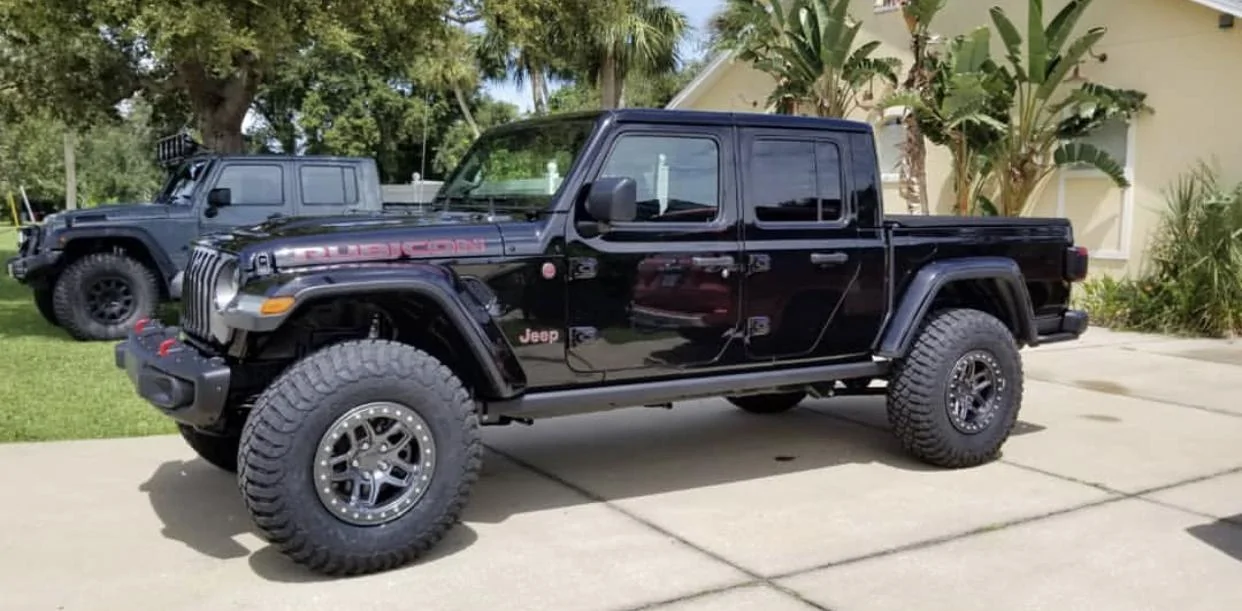 Jeep Gladiator BLACK Gladiator JT Club 2BED63AF-A6F3-4BAC-B899-931ADF06D48E