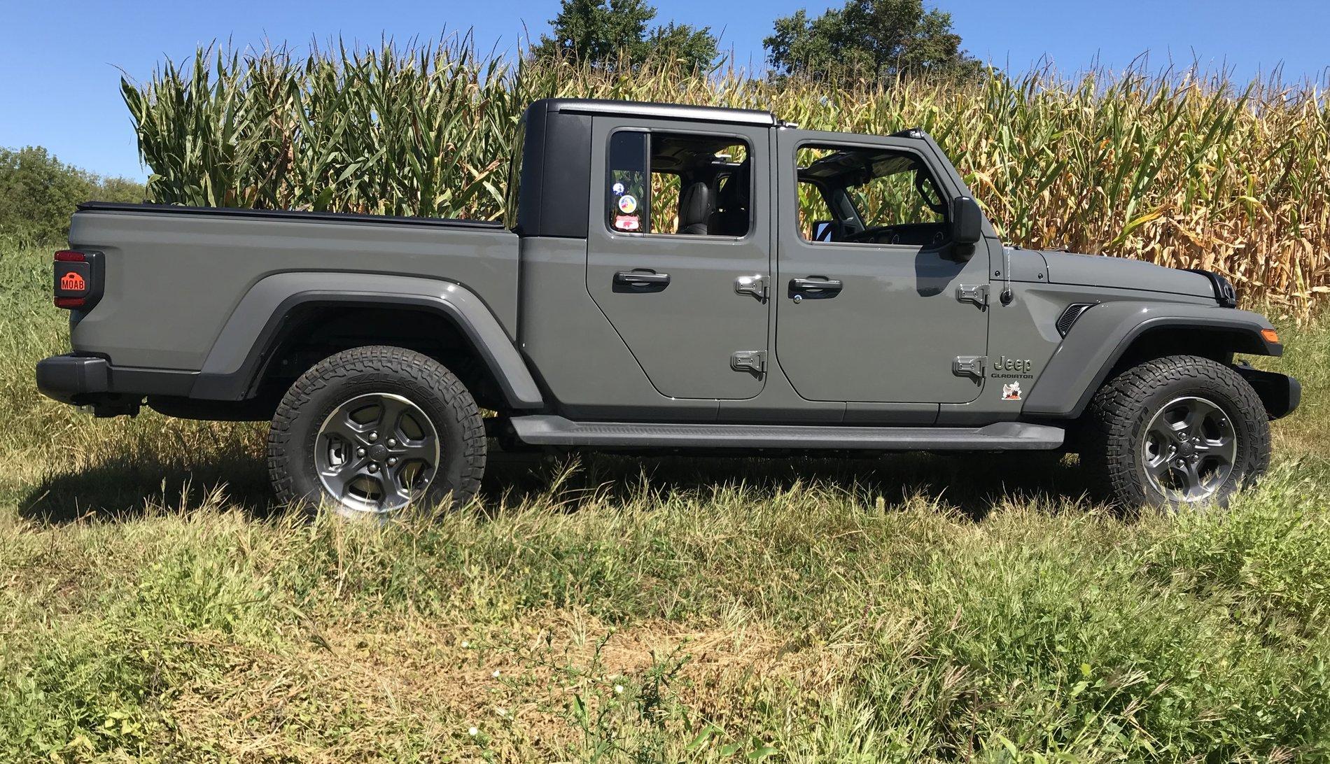 Jeep Gladiator STING GRAY Gladiator JT Club 5B7237DD-5EAF-4E8B-B4F7-C38EA21A1E7E