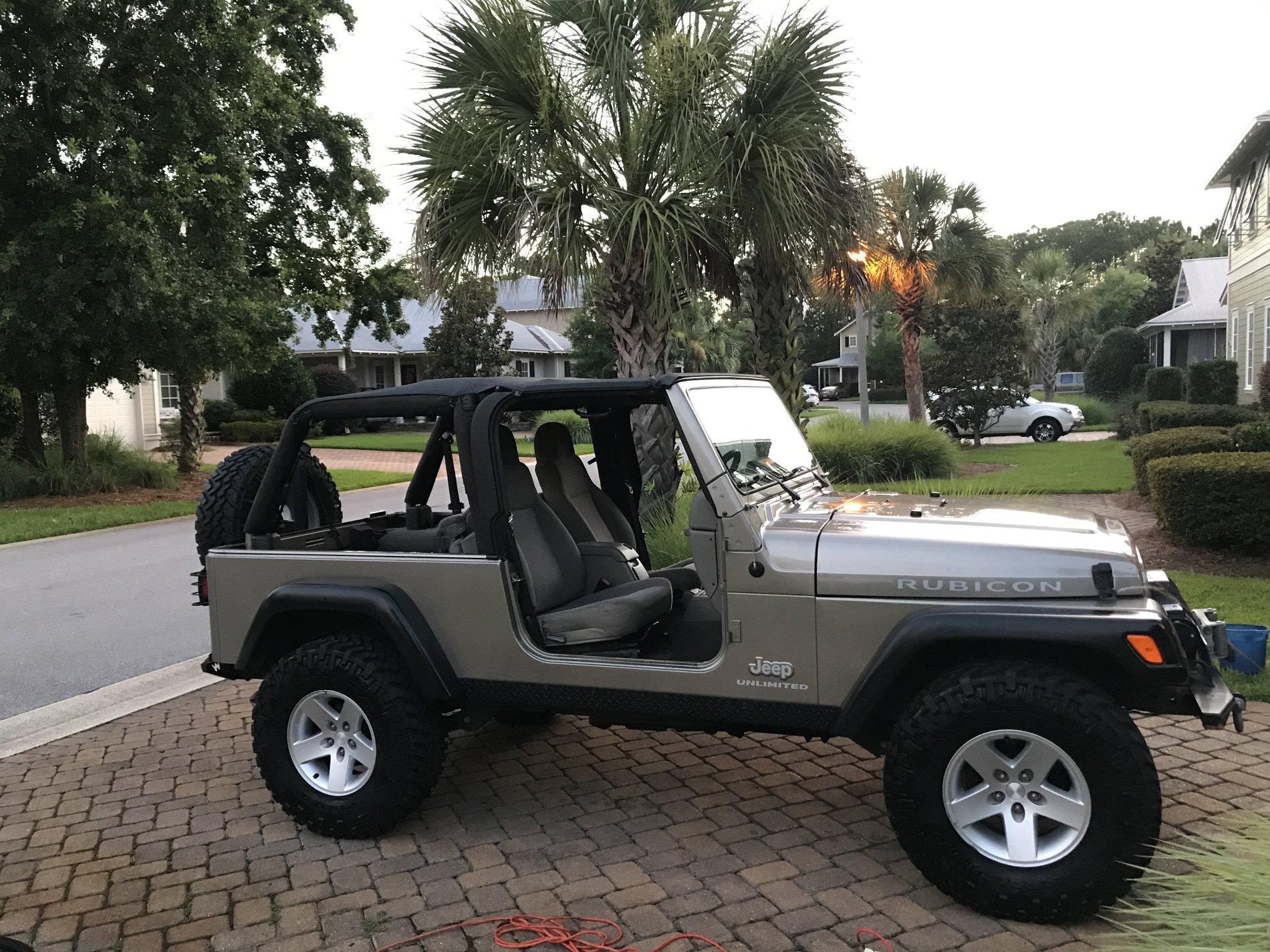 Jeep Gladiator BRIGHT WHITE Gladiator JT Club 59D788B6-B9E2-46A5-B015-88CEE21D0466