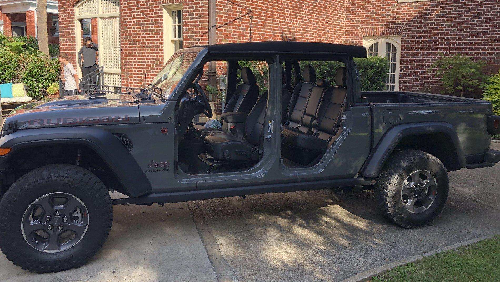 Jeep Gladiator STING GRAY Gladiator JT Club IMG_6534