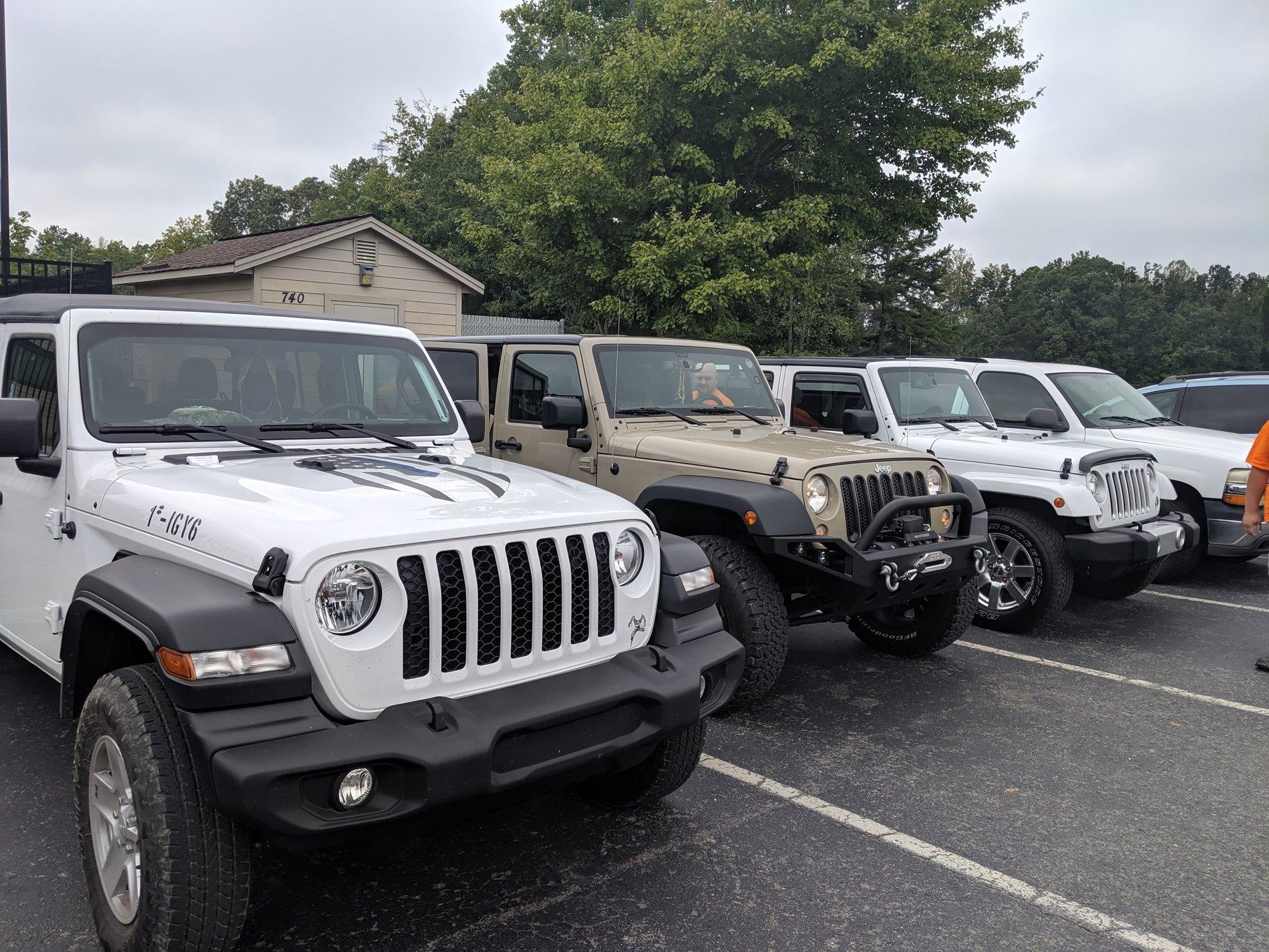 Jeep Gladiator Jeeps Parking Next To Jeeps MVIMG_20190913_105003