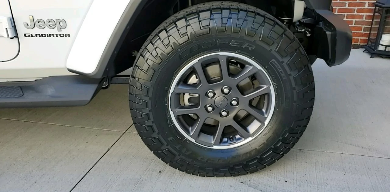 Jeep Gladiator Anyone else running 285/75 r18 on stock wheels? 775