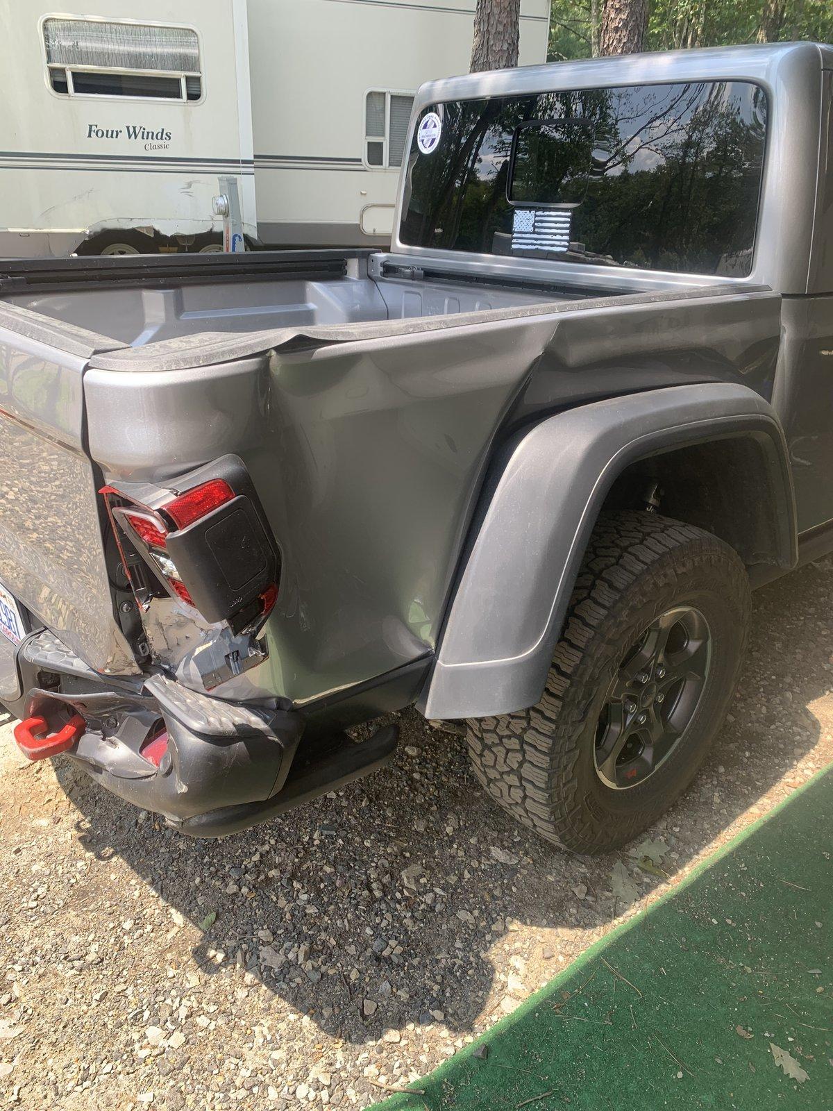 Jeep Gladiator Wrecked / Stripped Gladiator 75BFEC68-09A4-4246-85F0-02865671383F