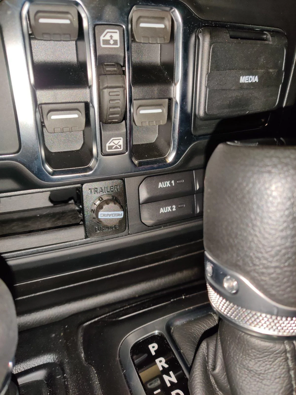 Jeep Gladiator Redarc Installed with Curt Harness 2019-09-18 (2)