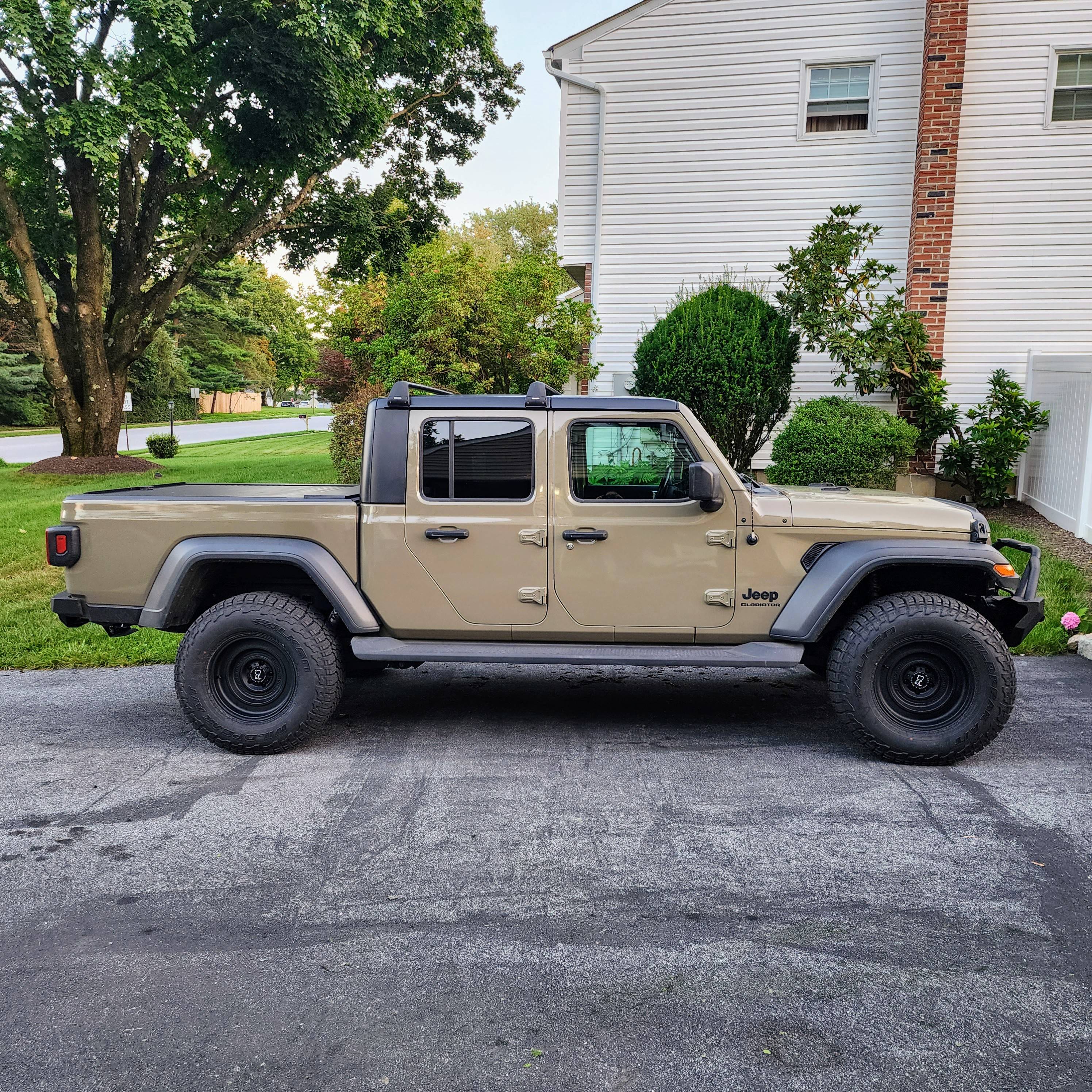 Jeep Gladiator Black rhino Solid in Alligator green 20230730_200757