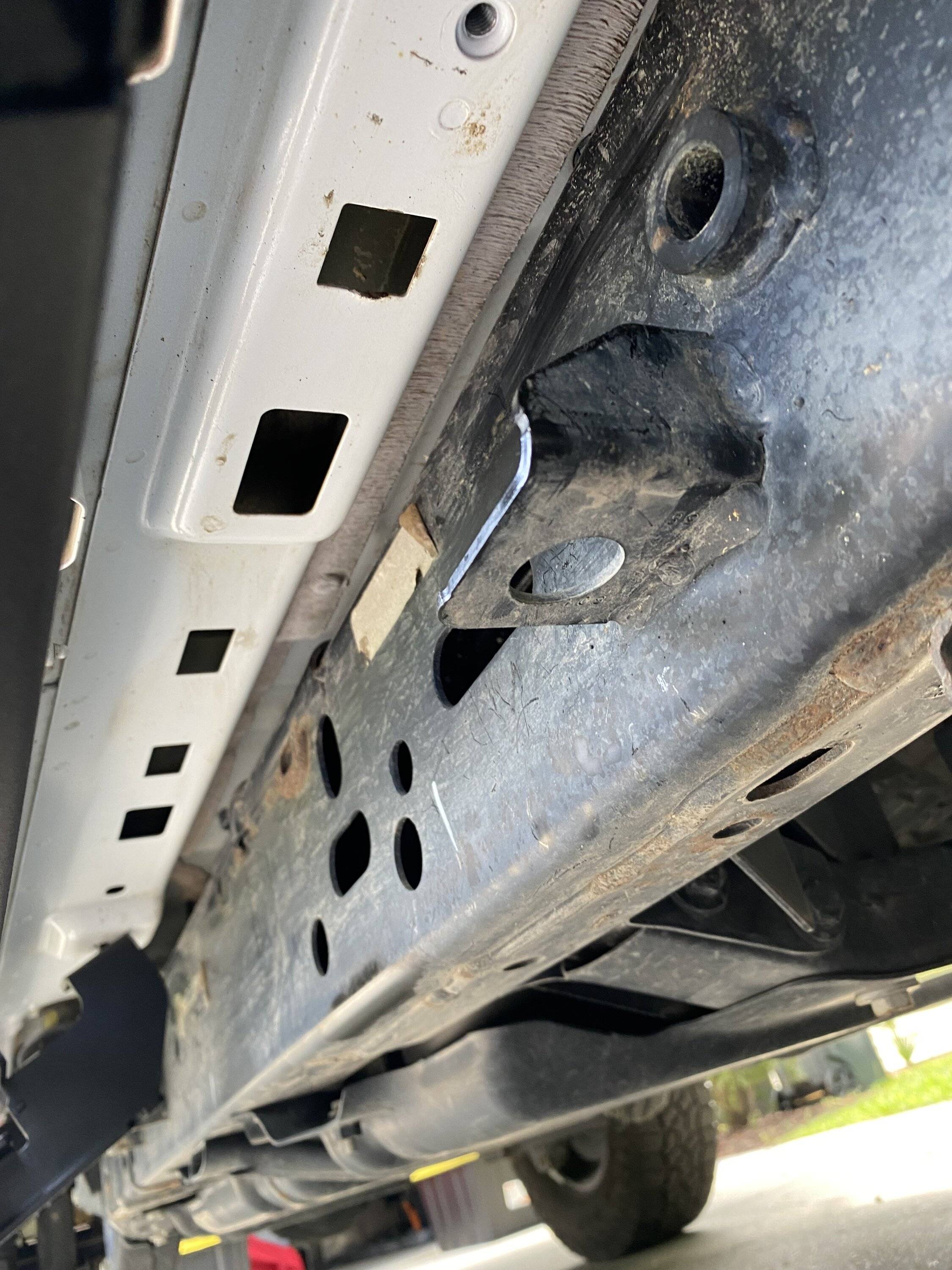 Jeep Gladiator Mounting running boards: Anyone run into this? tempImagegADXEG