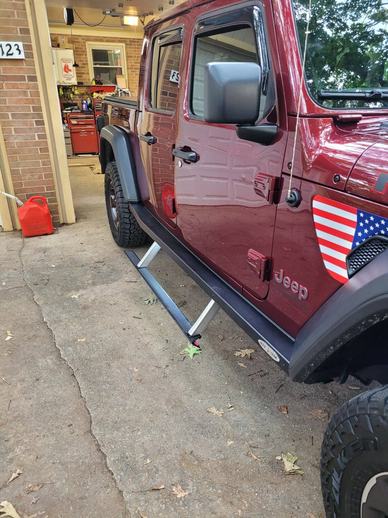 Jeep Gladiator AMP XL vs Rockslide Engineering RSE Passenger side