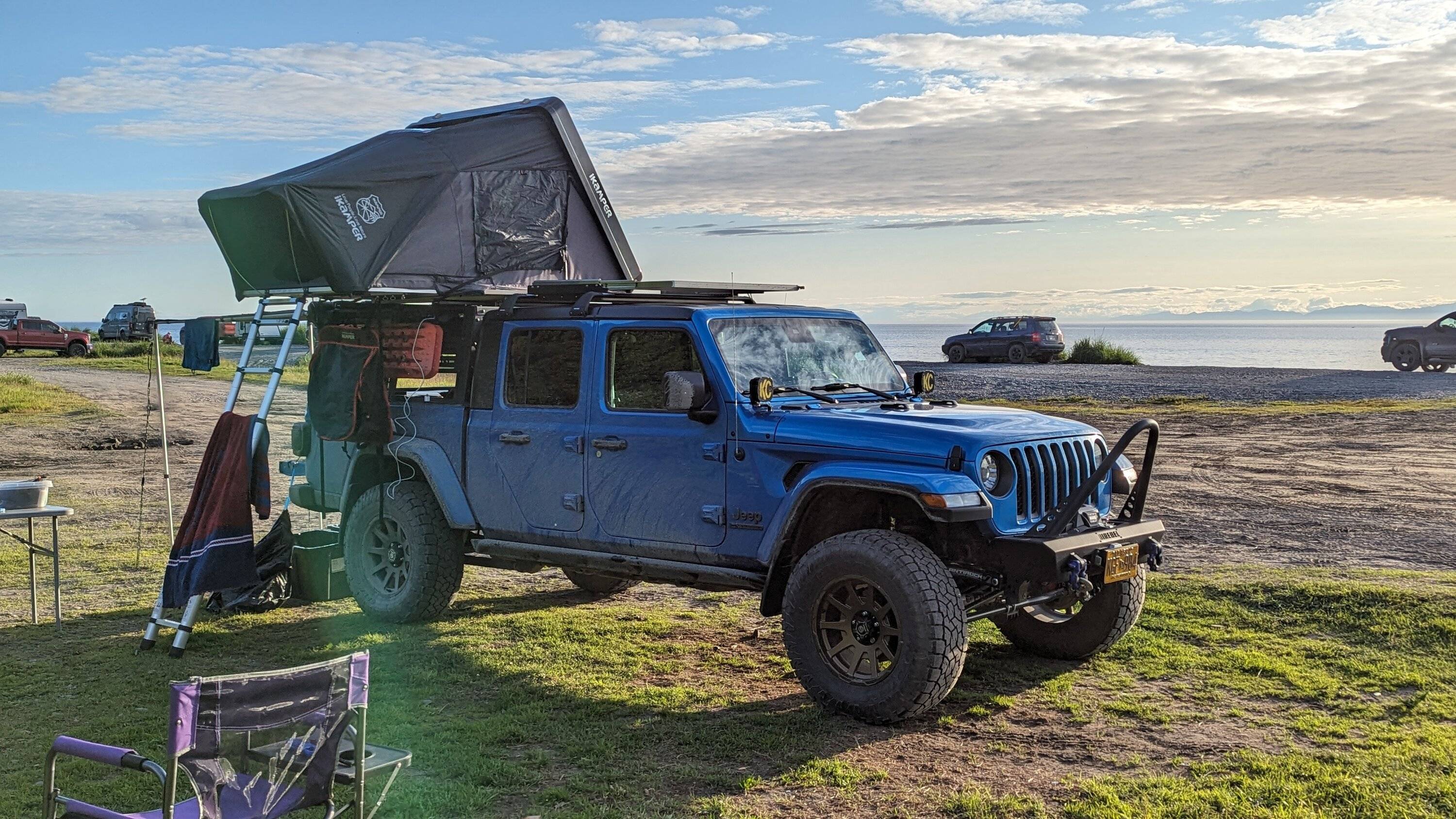 Jeep Gladiator Alaska Daily Drivers: Hydro Blue 80A and Bright White JTR PXL_20230730_045241025