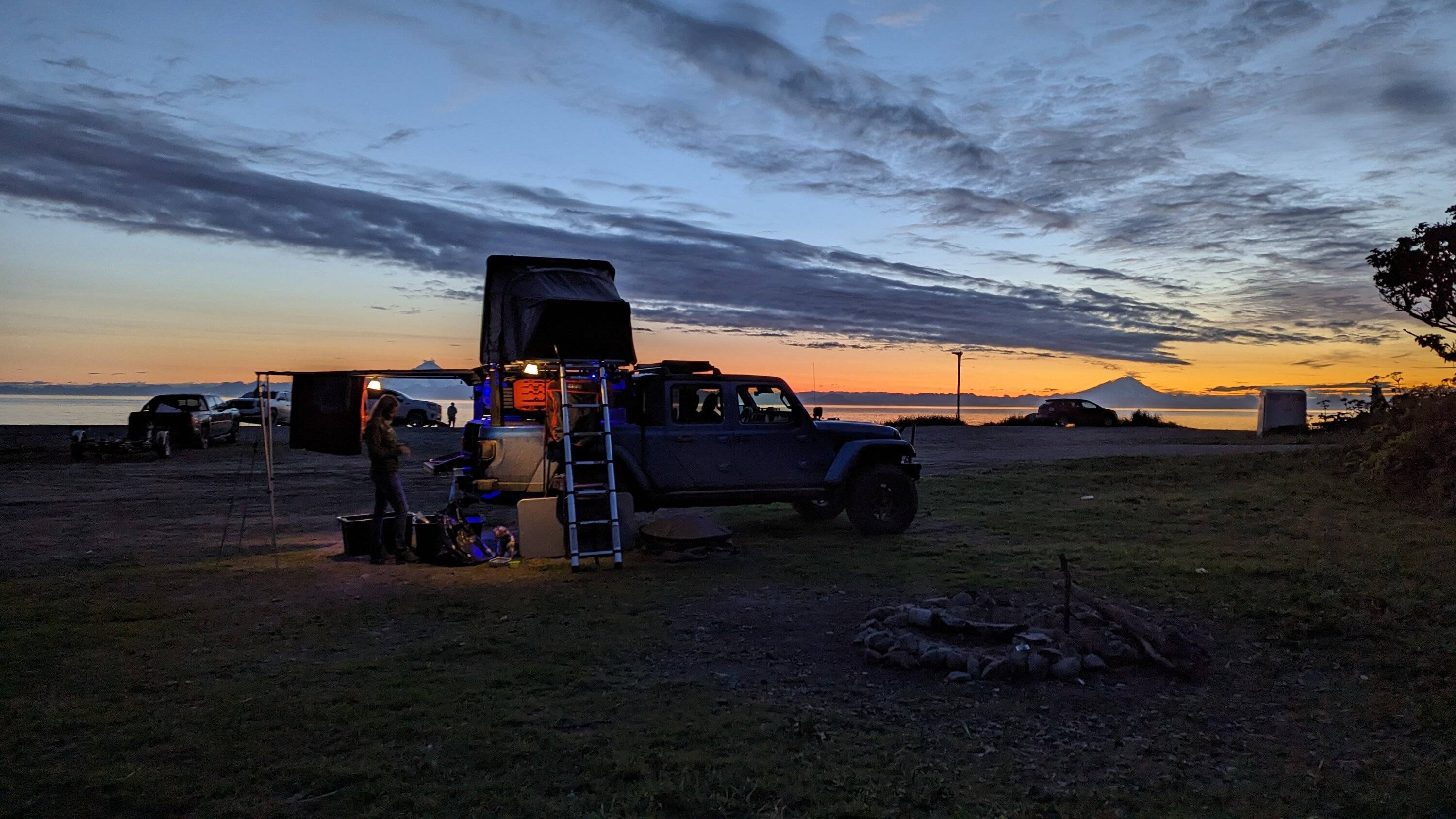 Jeep Gladiator Alaska Daily Drivers: Hydro Blue 80A and Bright White JTR PXL_20230730_074843101.MP